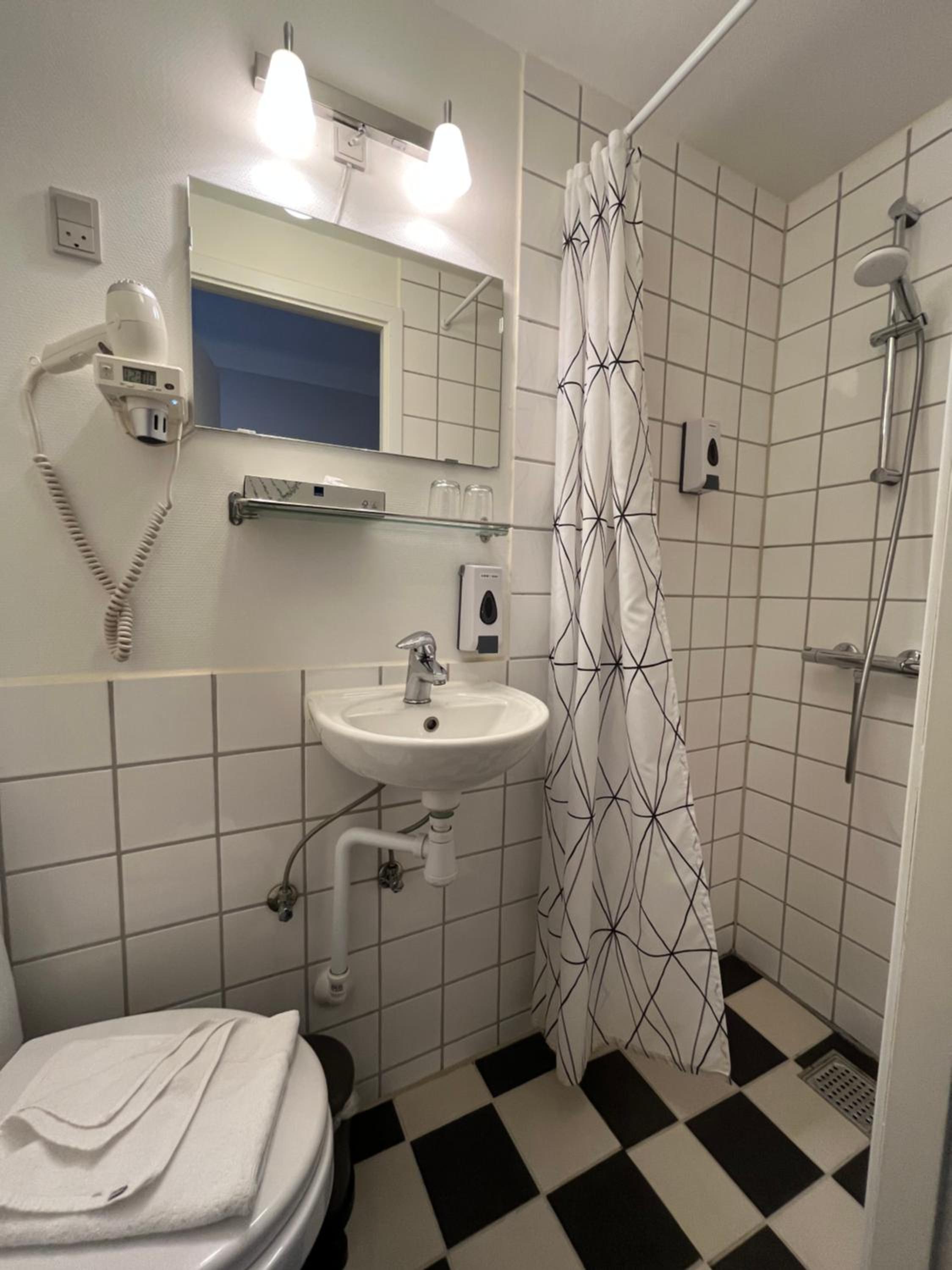 Small Double Room - Photo 2