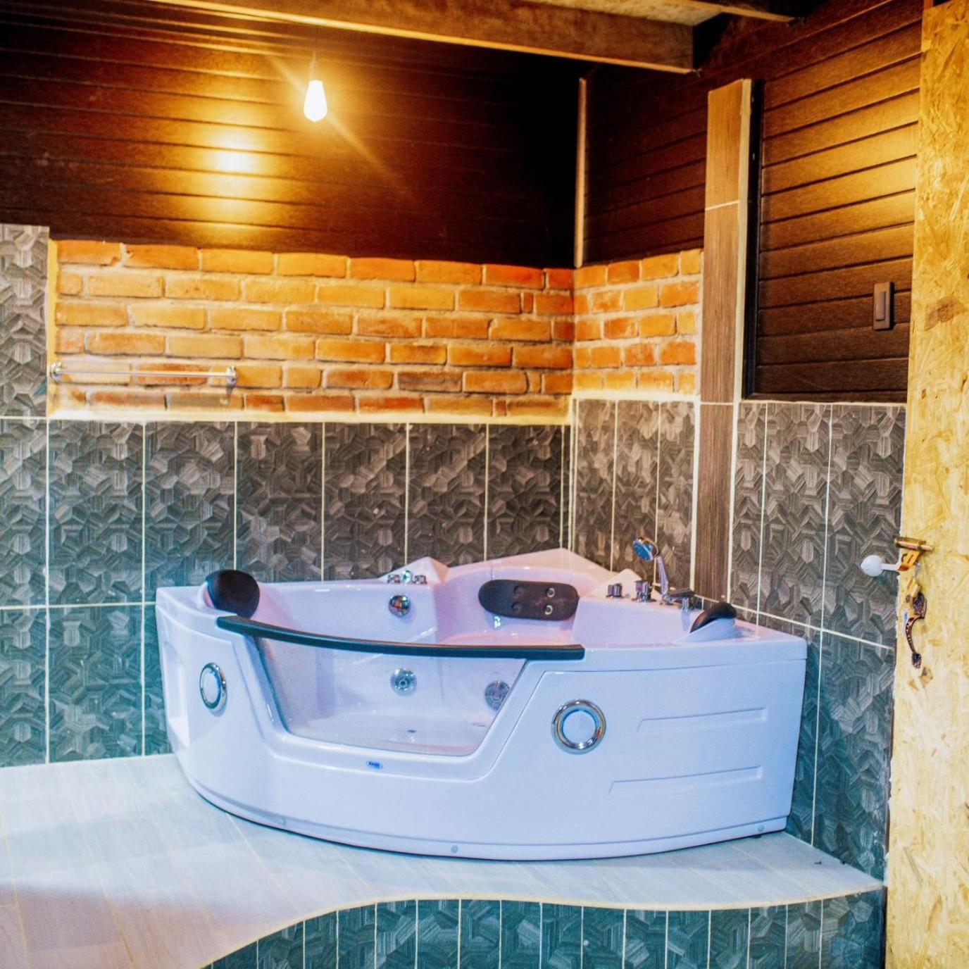 Deluxe Suite with Spa Bath photo 2