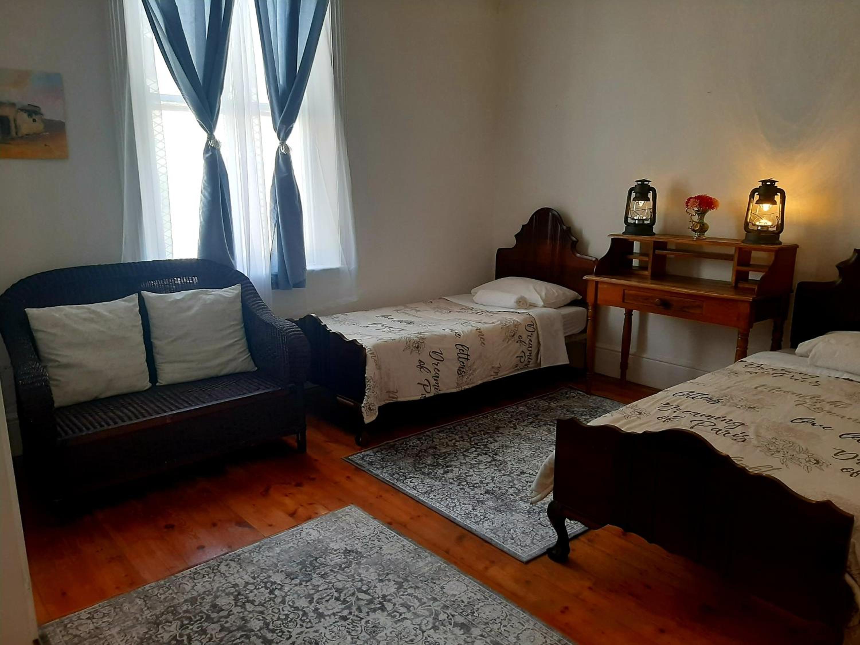 Economy Twin Room photo 2