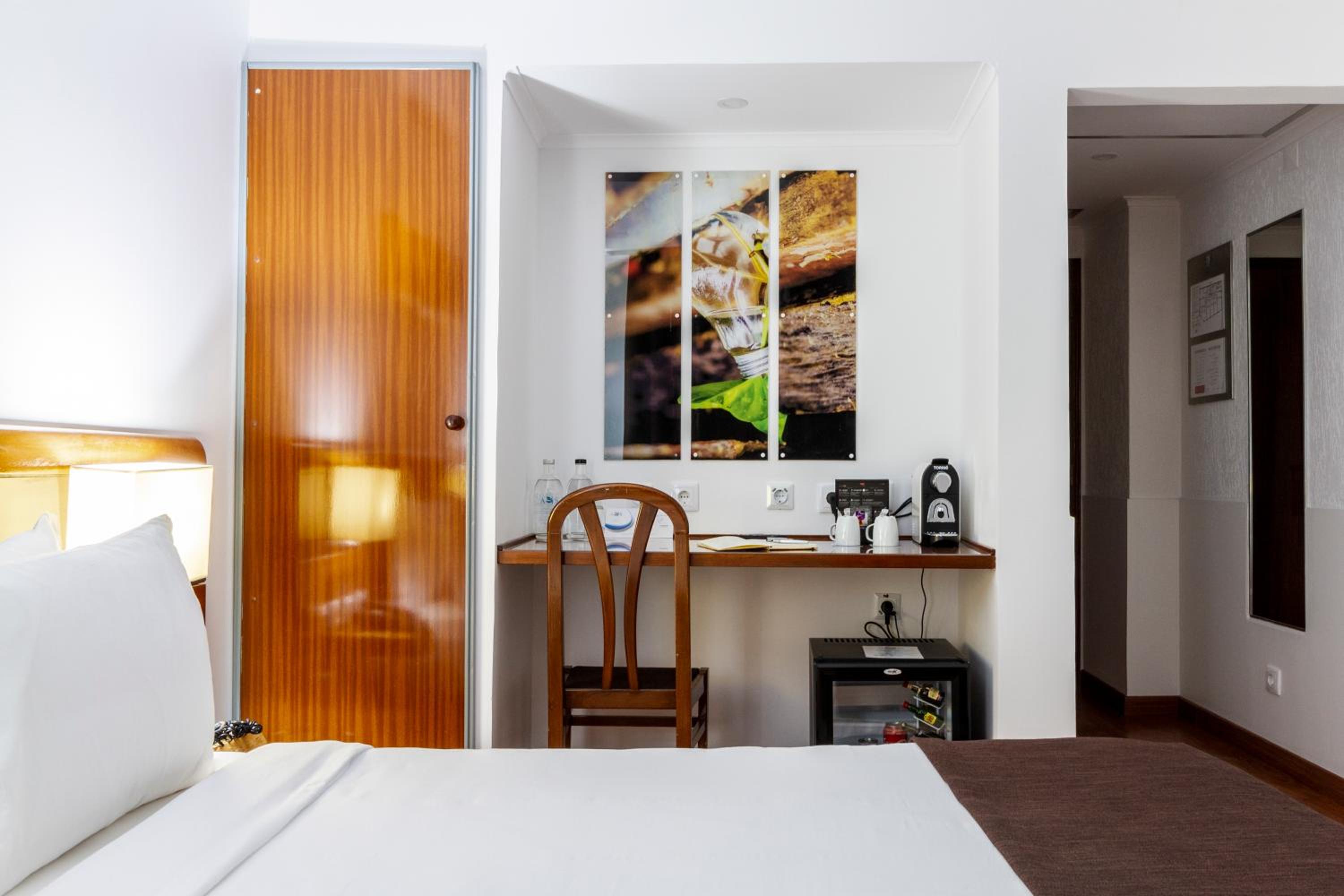 Twin Room - Photo 5