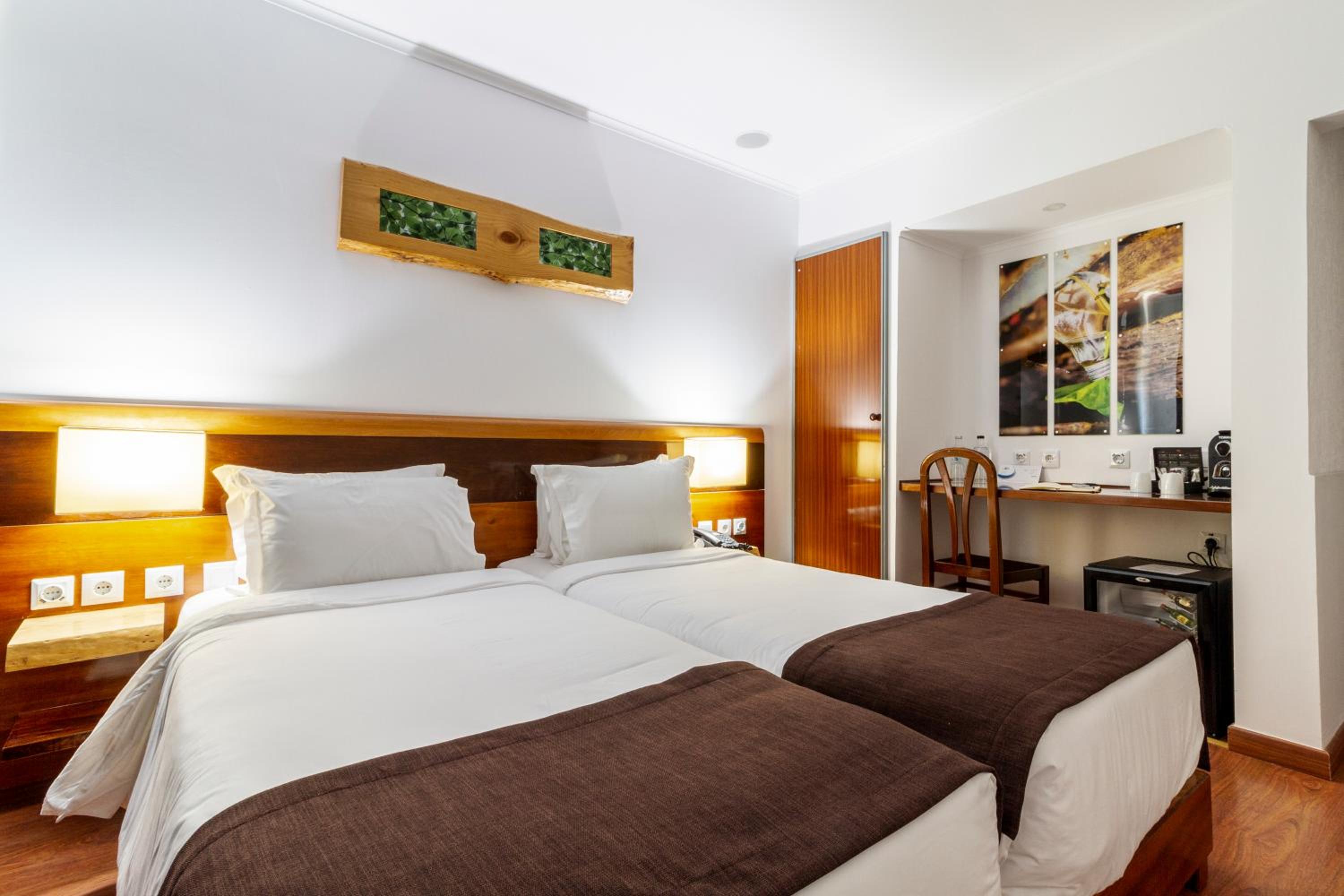 Twin Room - Photo 6