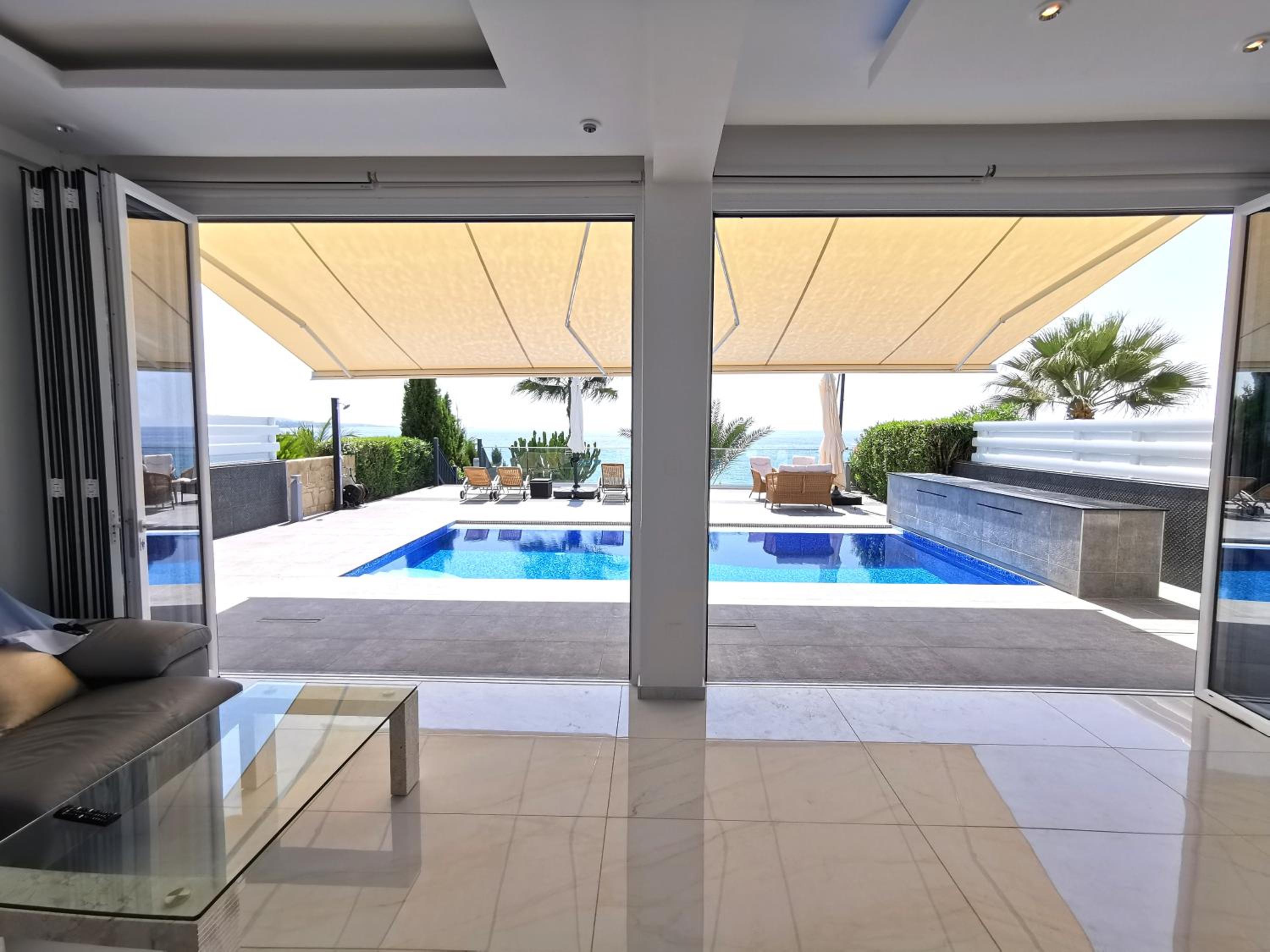 Villa photo 2