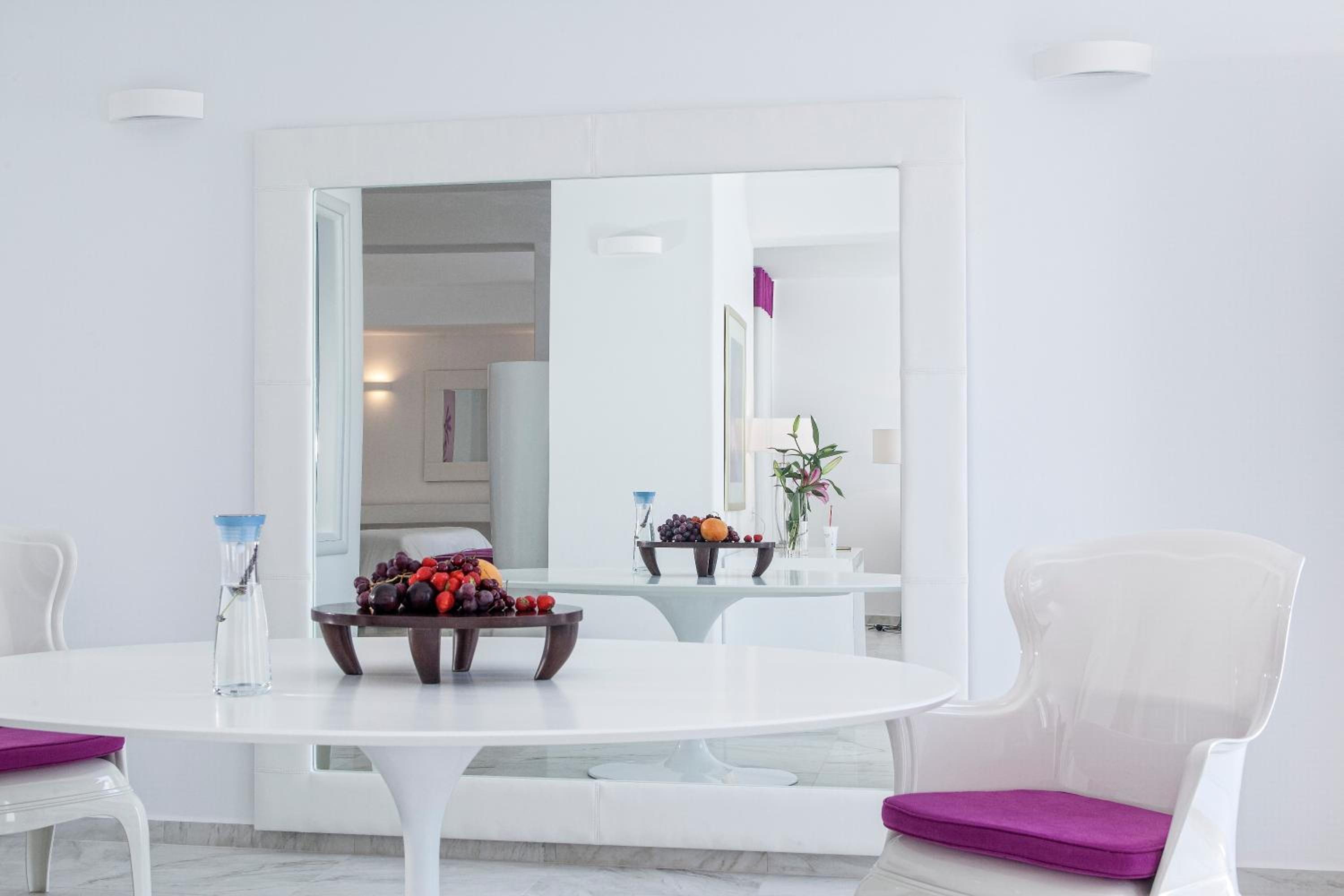De.Light Suite with Private Pool - Photo 17