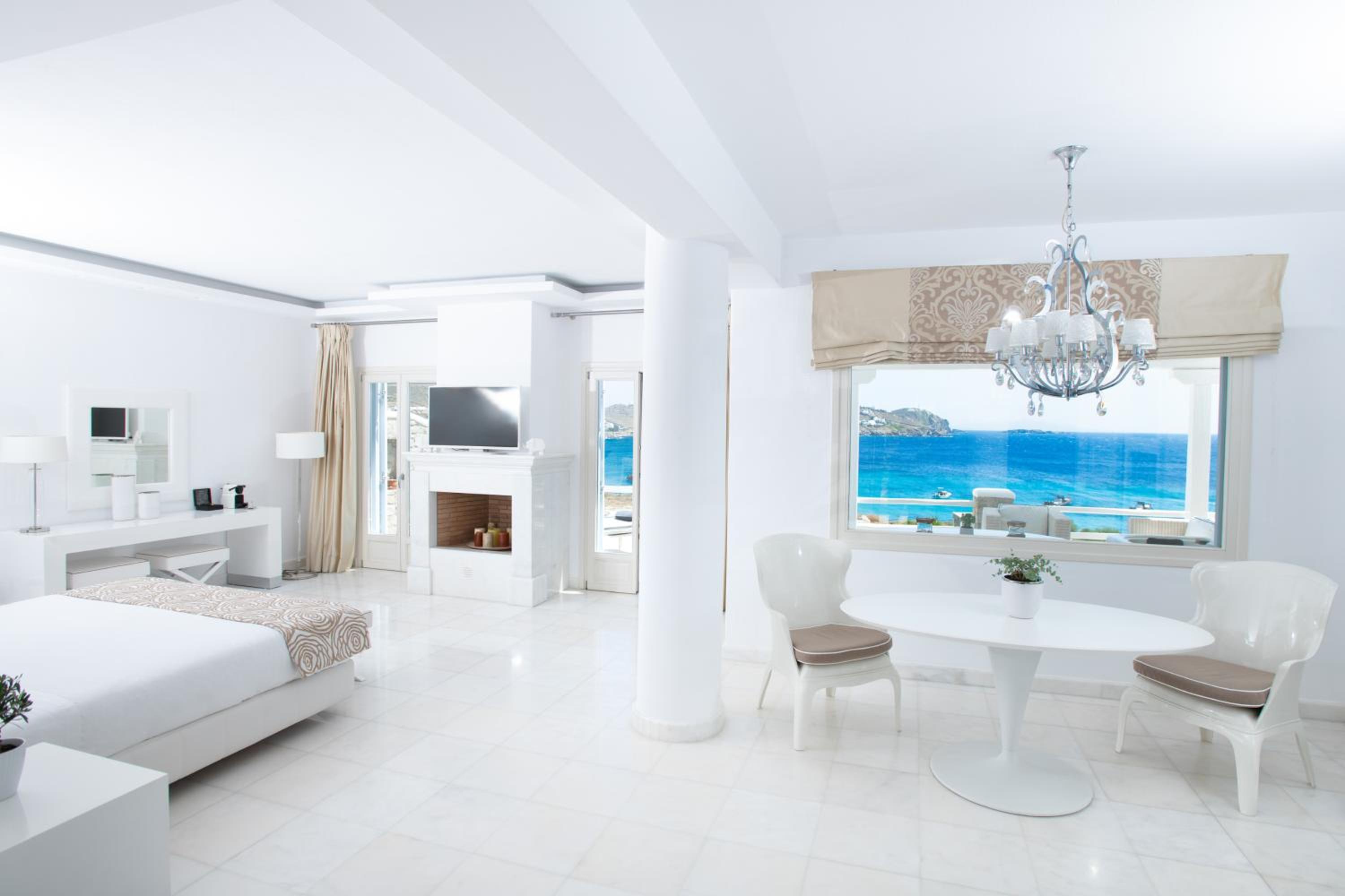 Grand Suite with Sea View and Outdoor Hot Tub - Photo 1