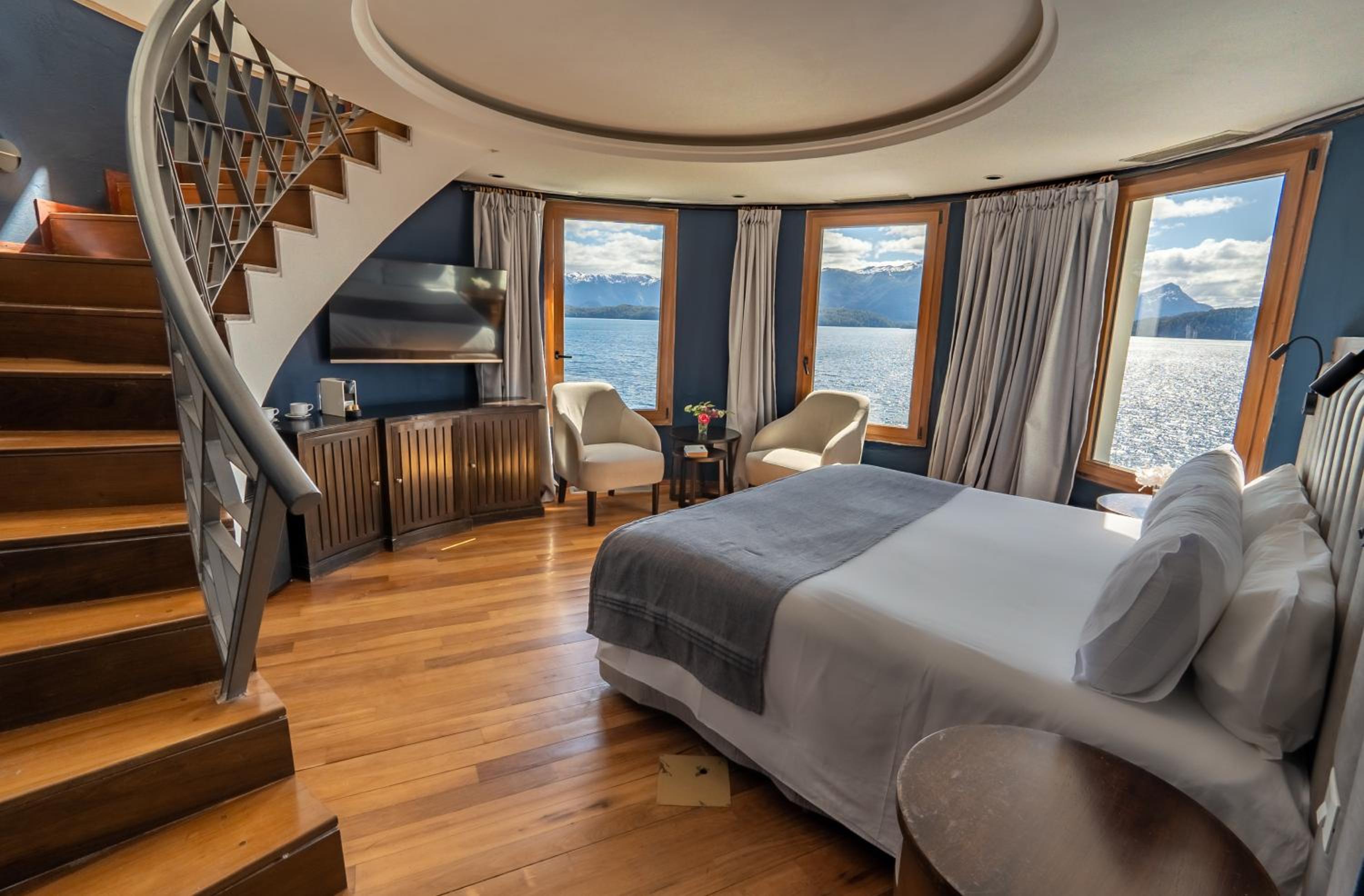 Deluxe Double Room with Lake View