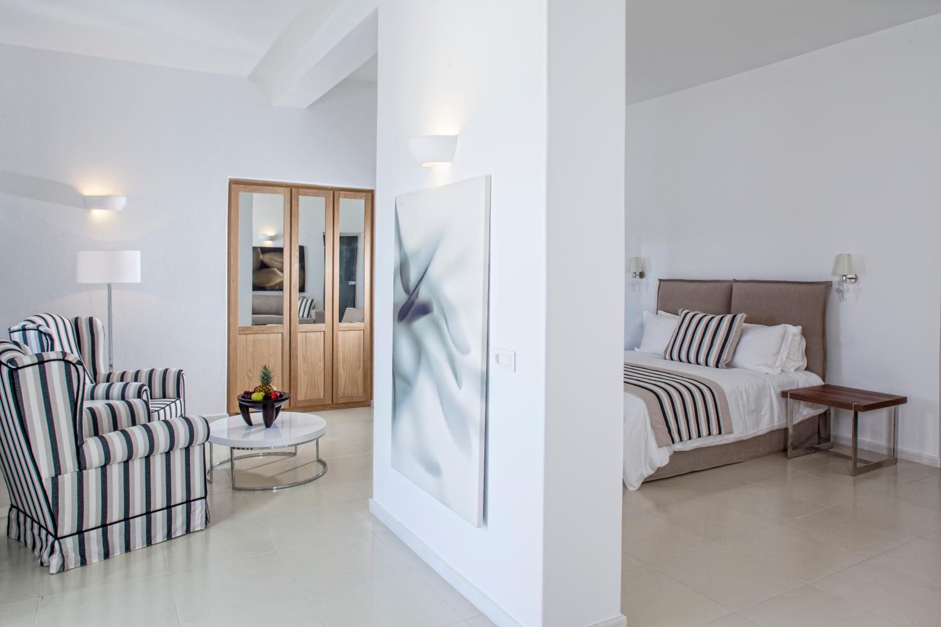Grand Suite with Sea View and Outdoor Hot Tub - Photo 2