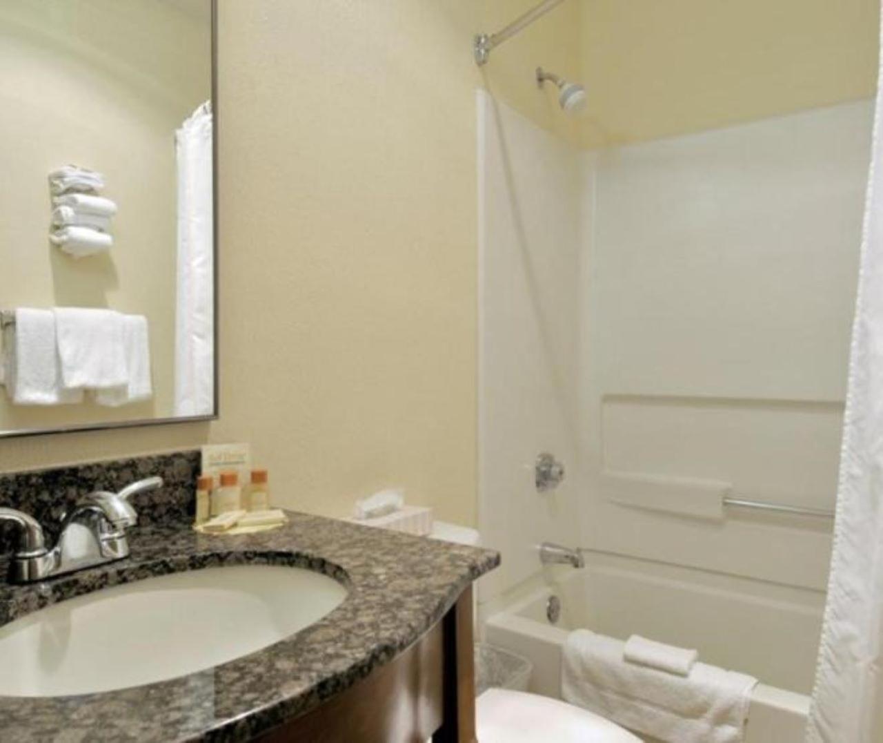 Queen Room - Non-Smoking - Photo 7