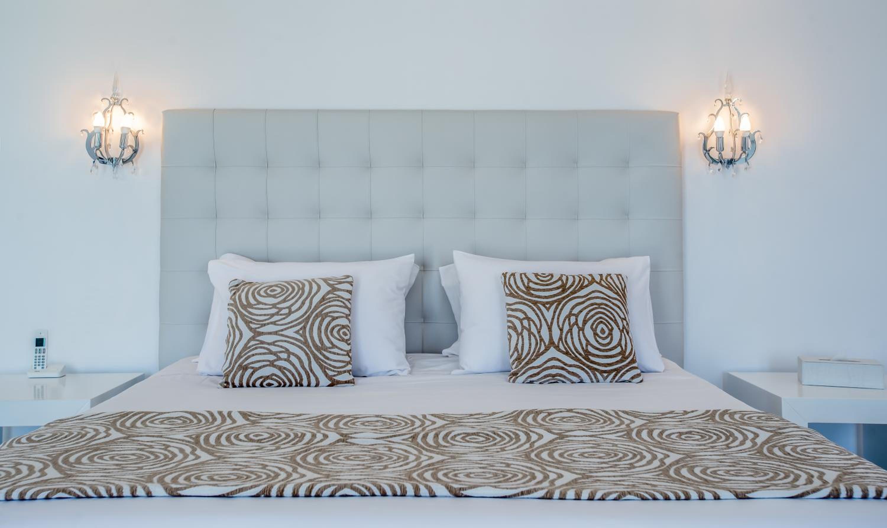 Grand Suite with Sea View and Outdoor Hot Tub - Photo 10