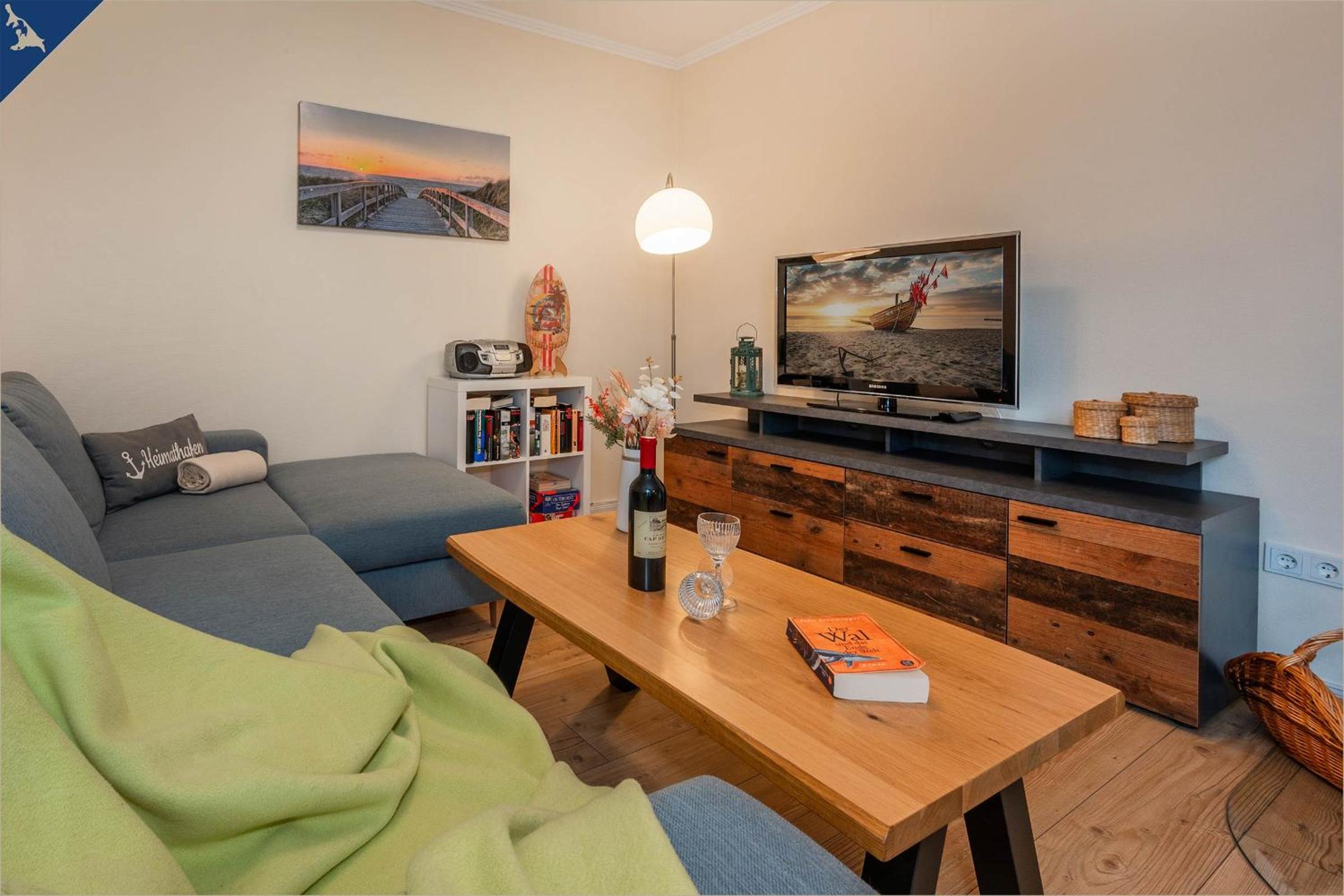 Apartment with Balcony photo 2