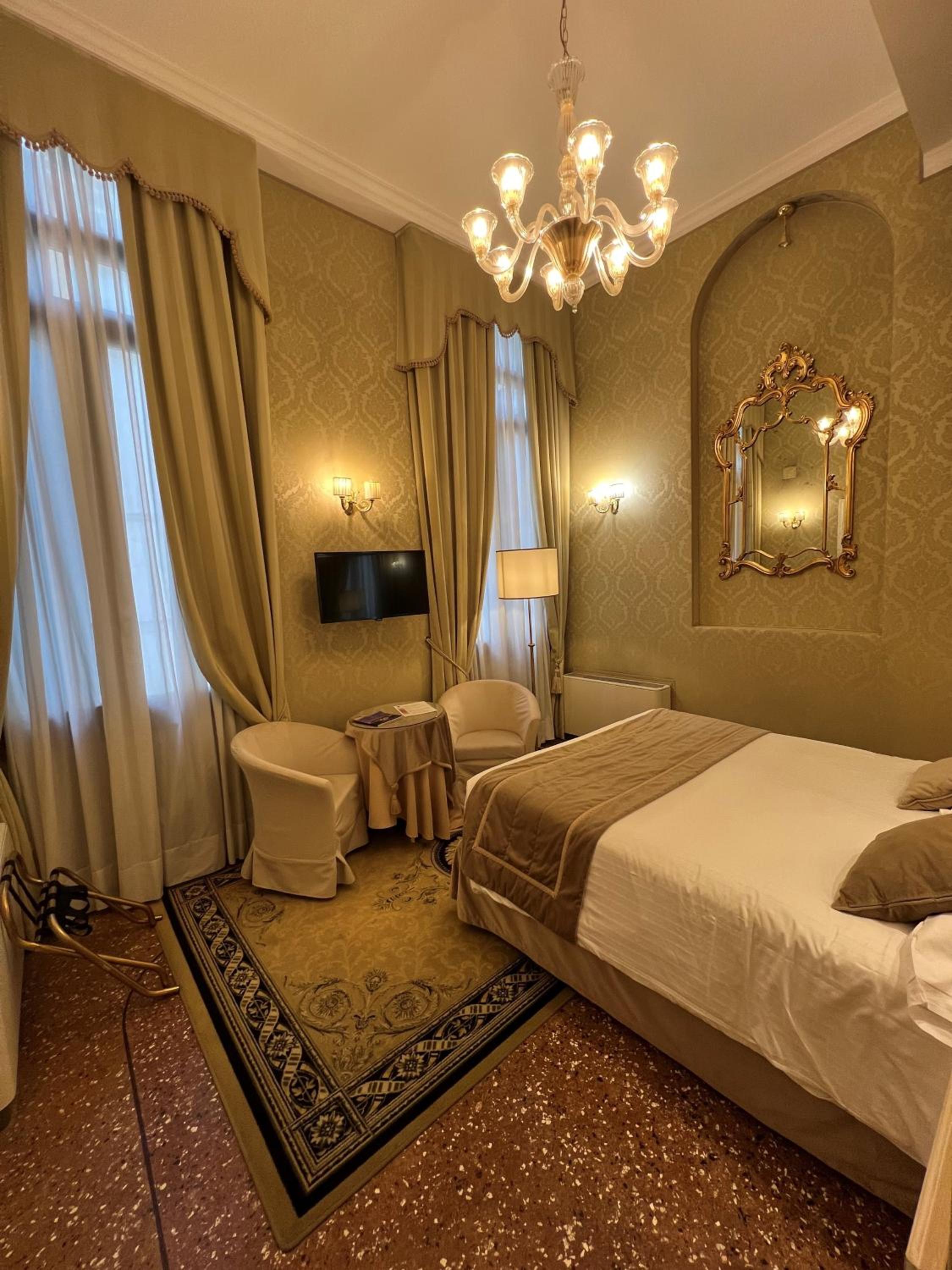 Two-Bedroom Suite thumbnail 6