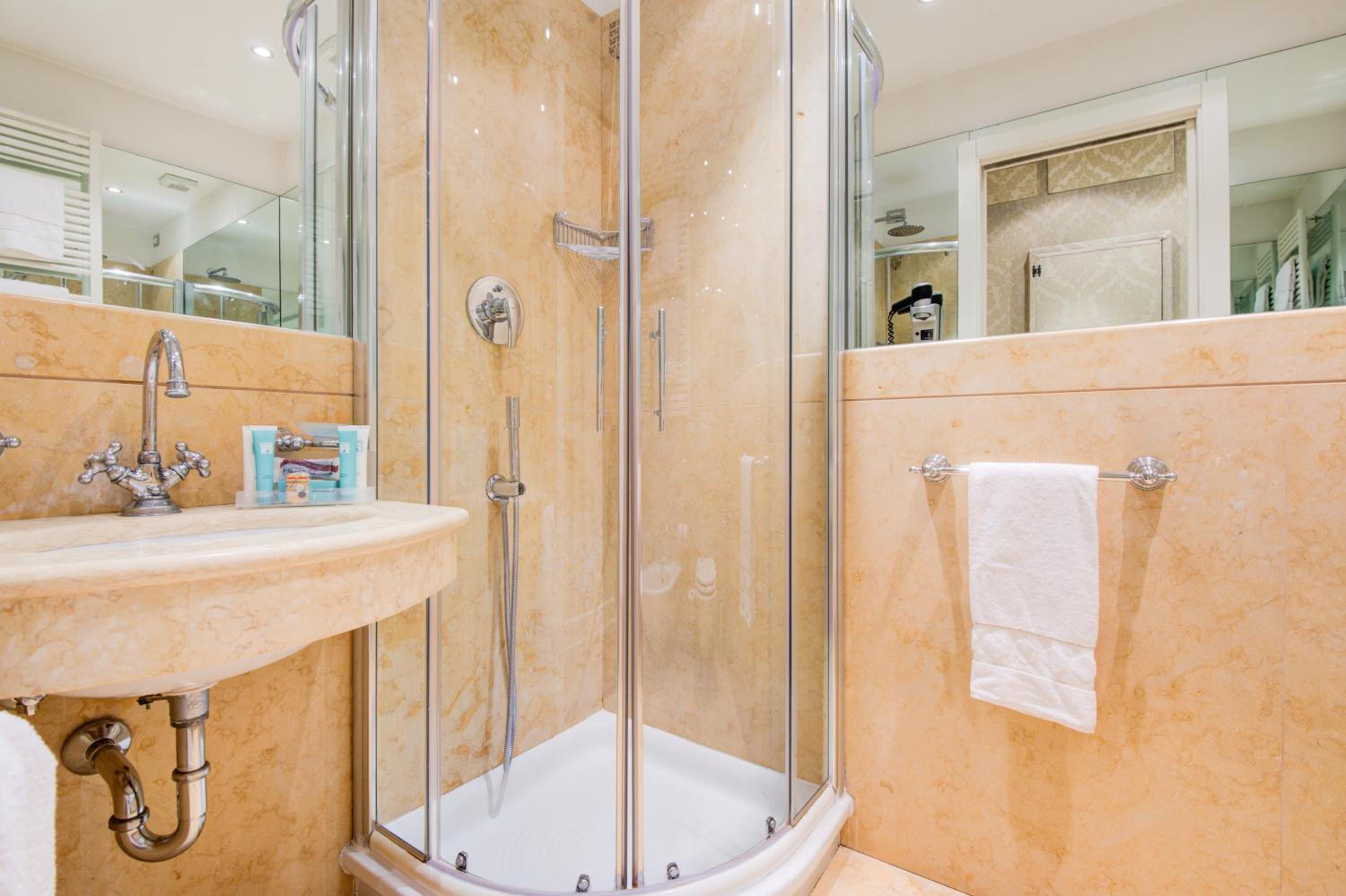 Two-Bedroom Suite thumbnail 6