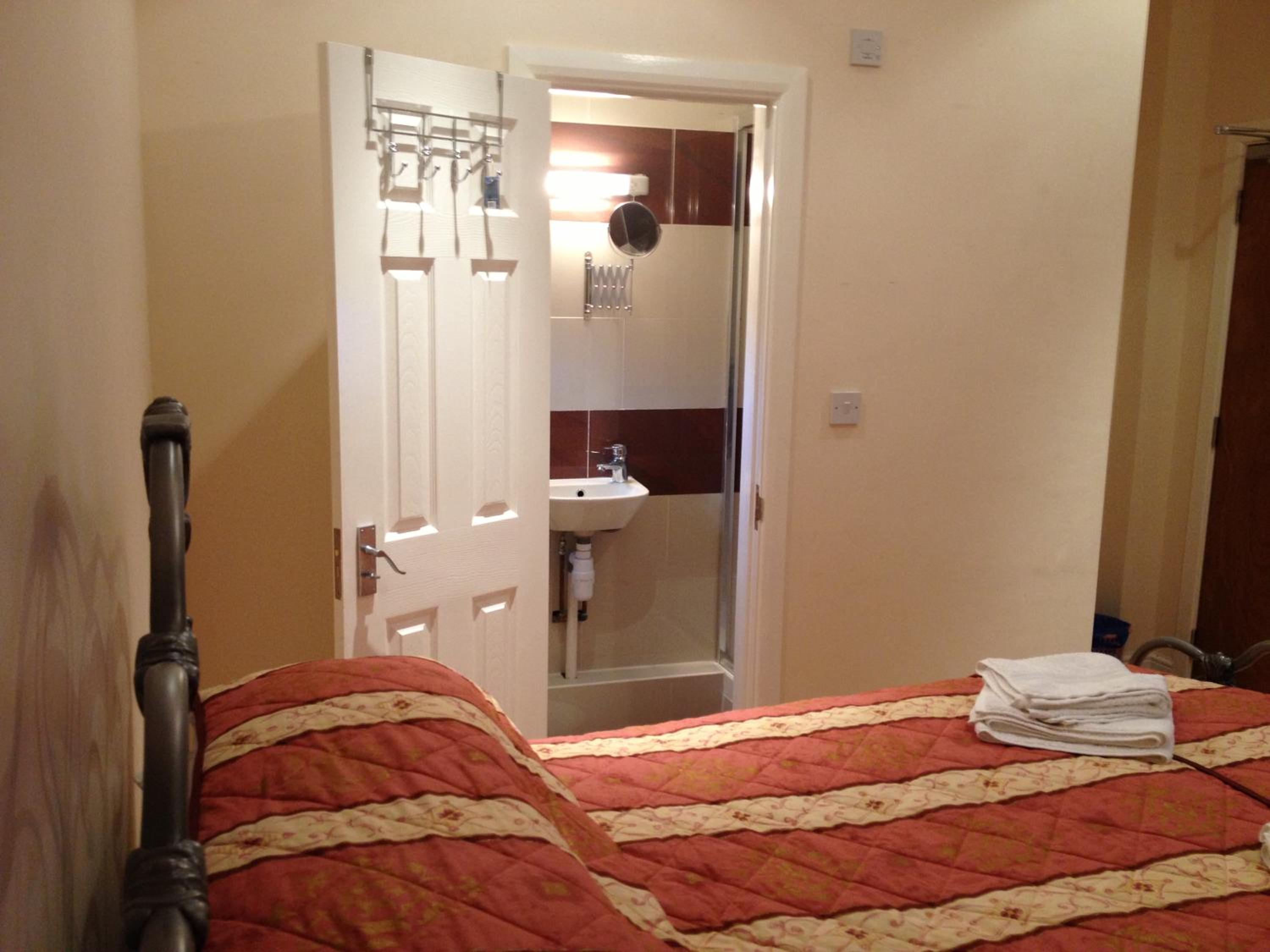 Double Room - Photo 5