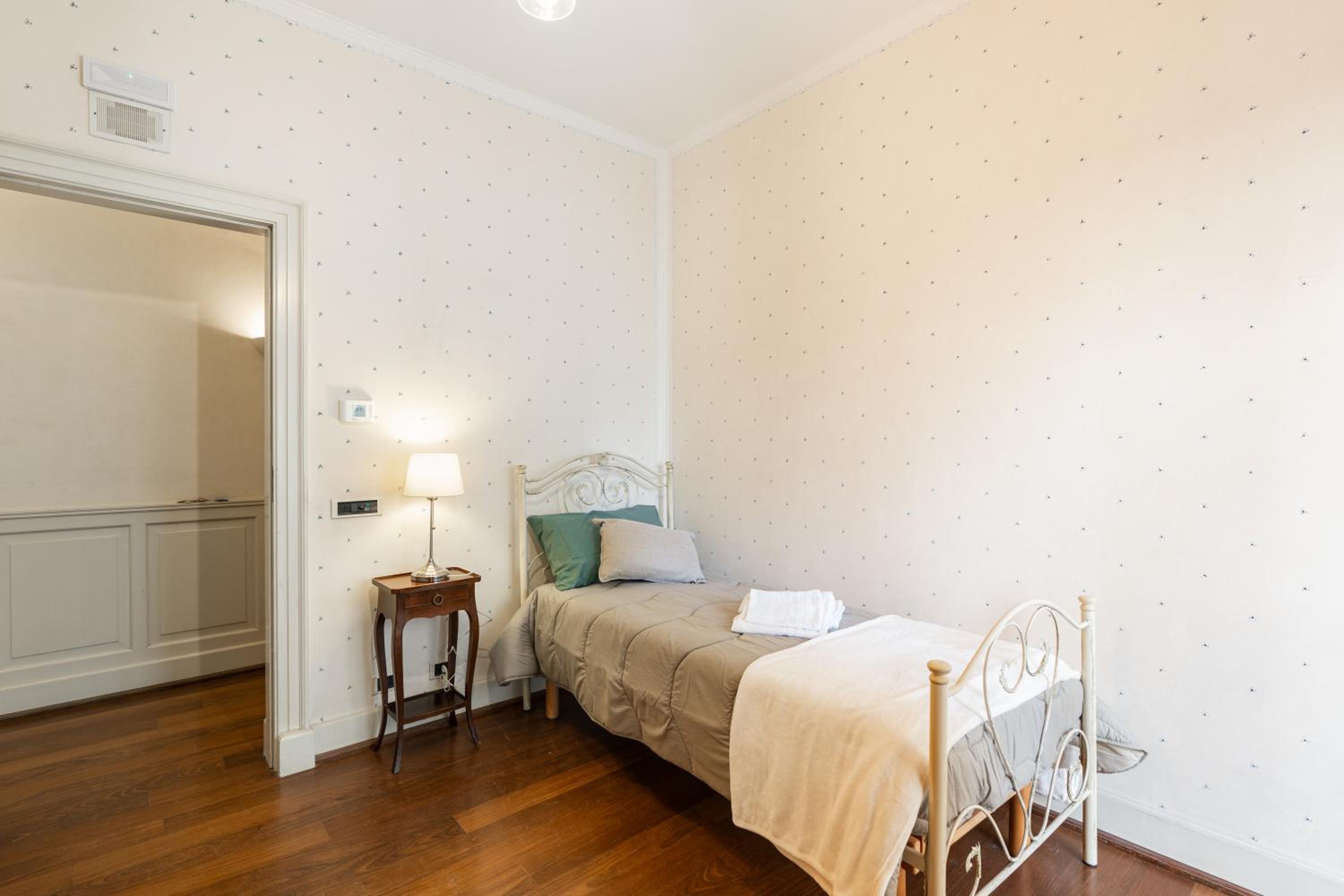 Single Room with Shared Bathroom photo 1