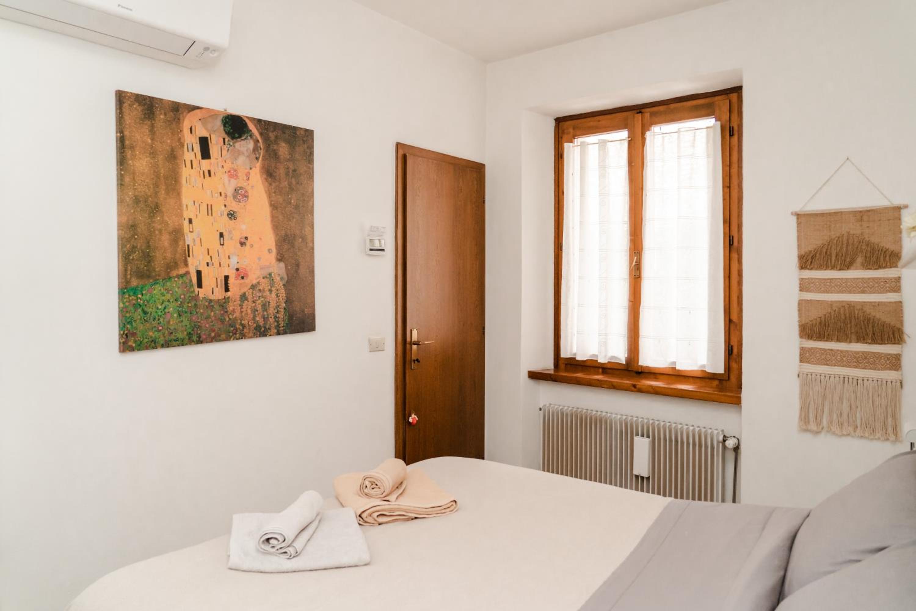 Two-Bedroom Apartment - Split Level photo 1