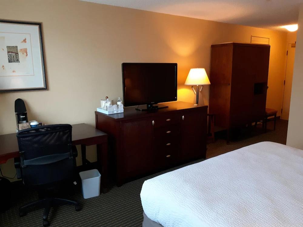 King Room - Non Smoking - Photo 6