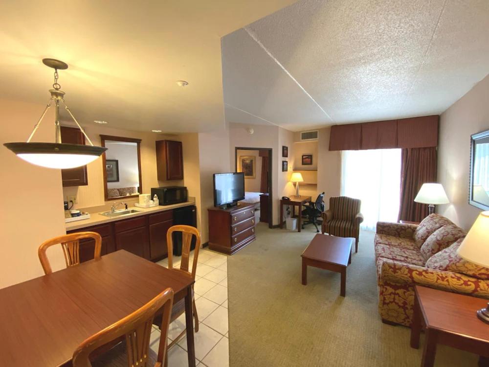 Double Room - Non-Smoking - Photo 4
