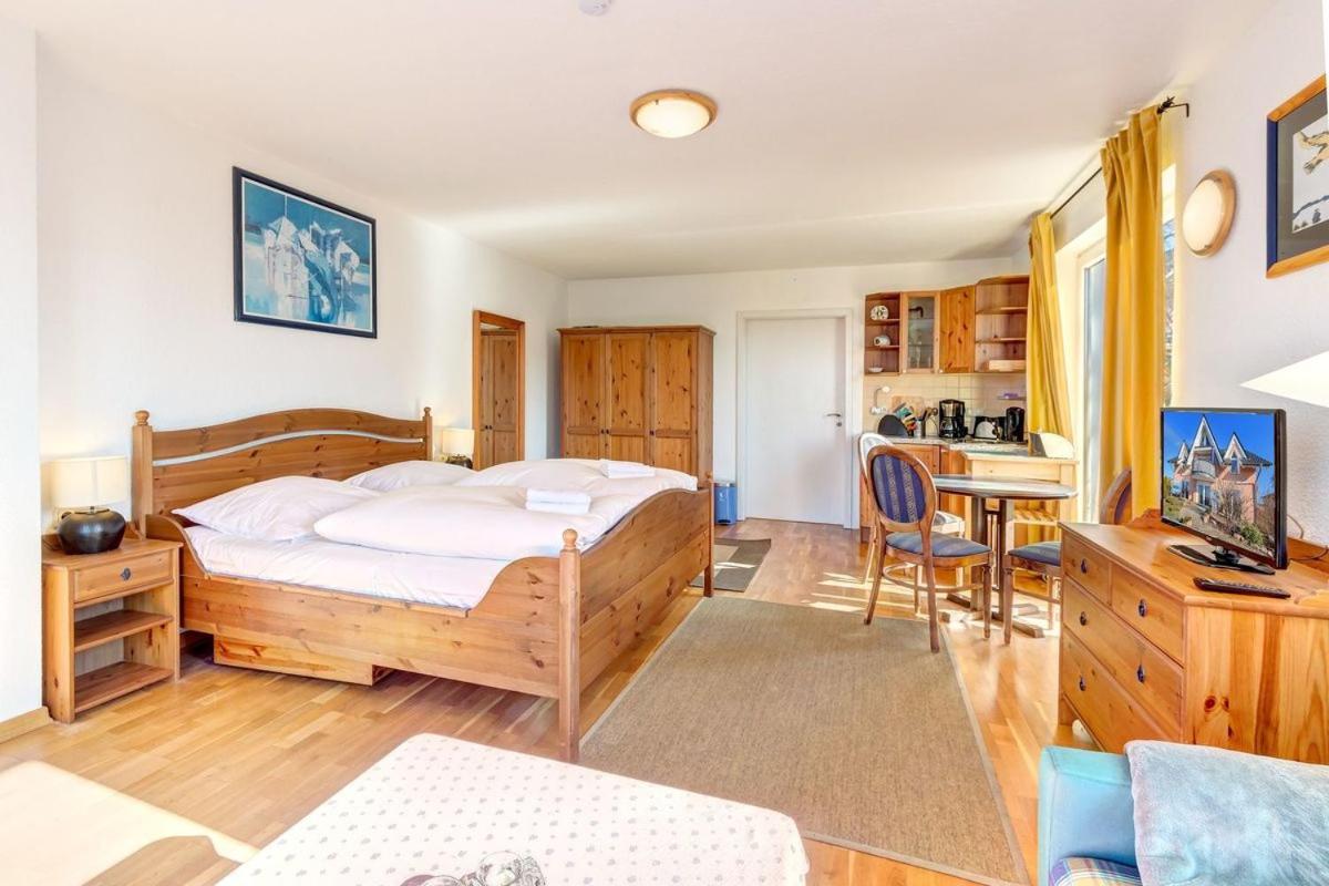 One-Bedroom Apartment photo 2