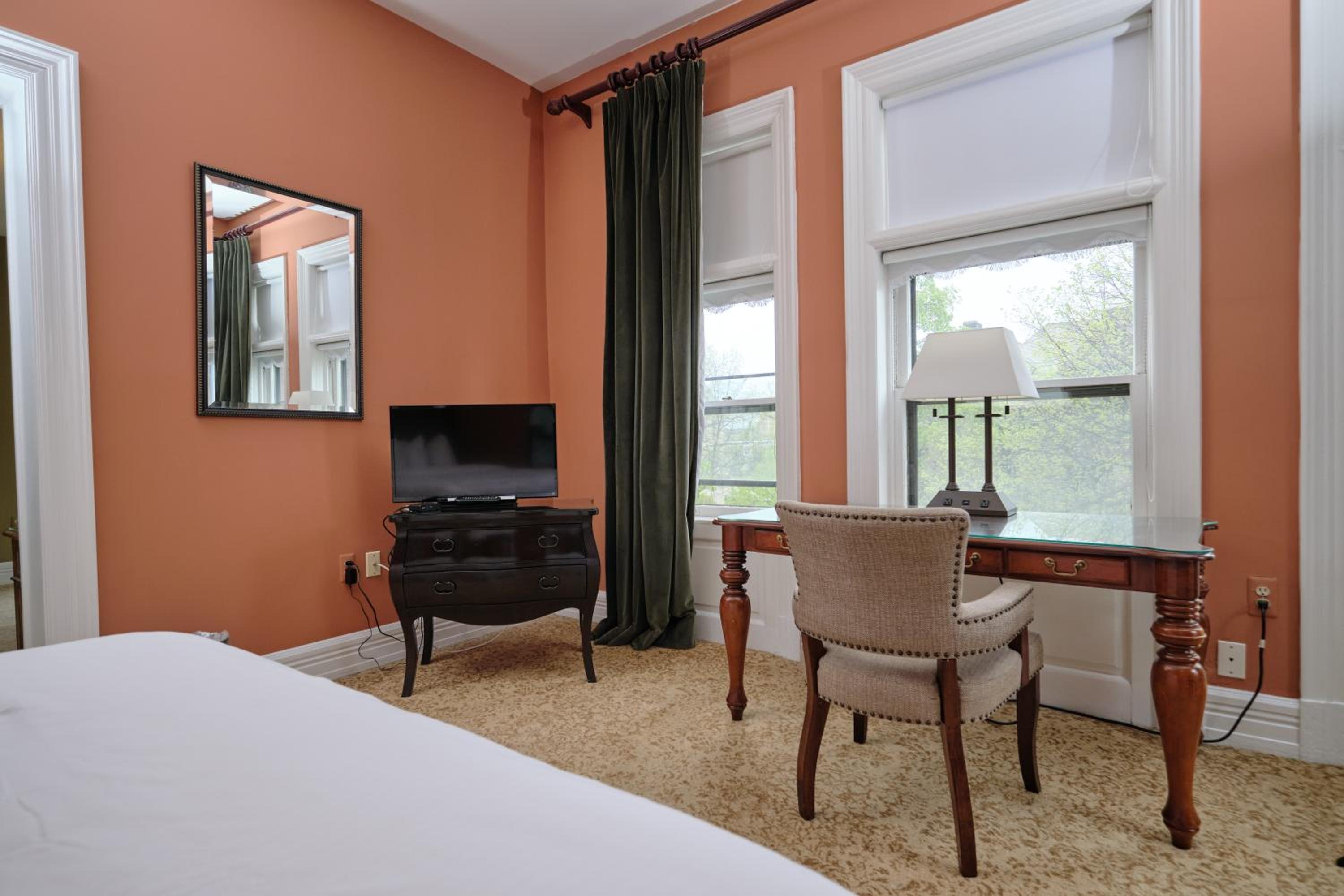 Two Queen Suite - Photo 14