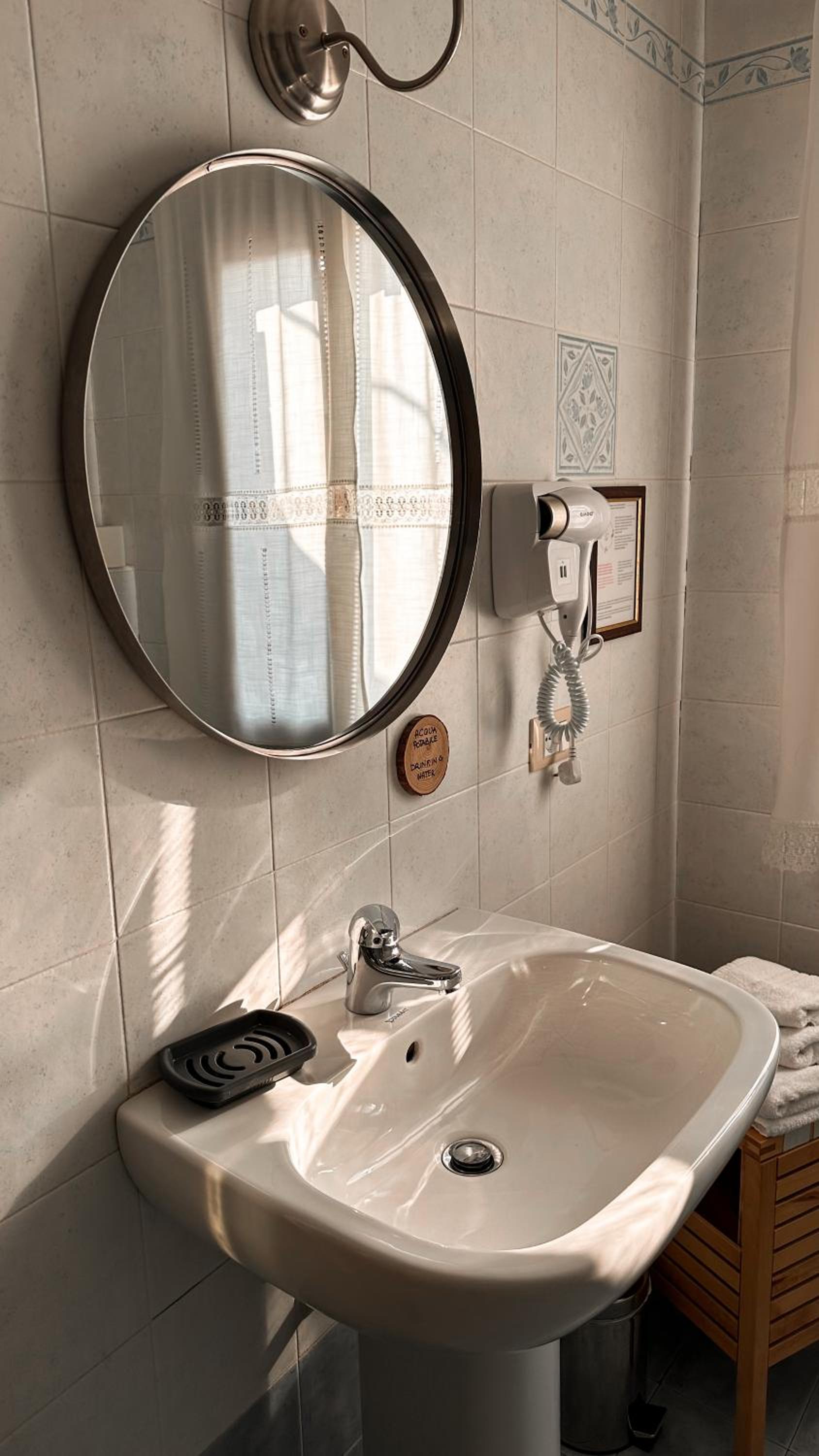 Standard Double Room - Photo 2