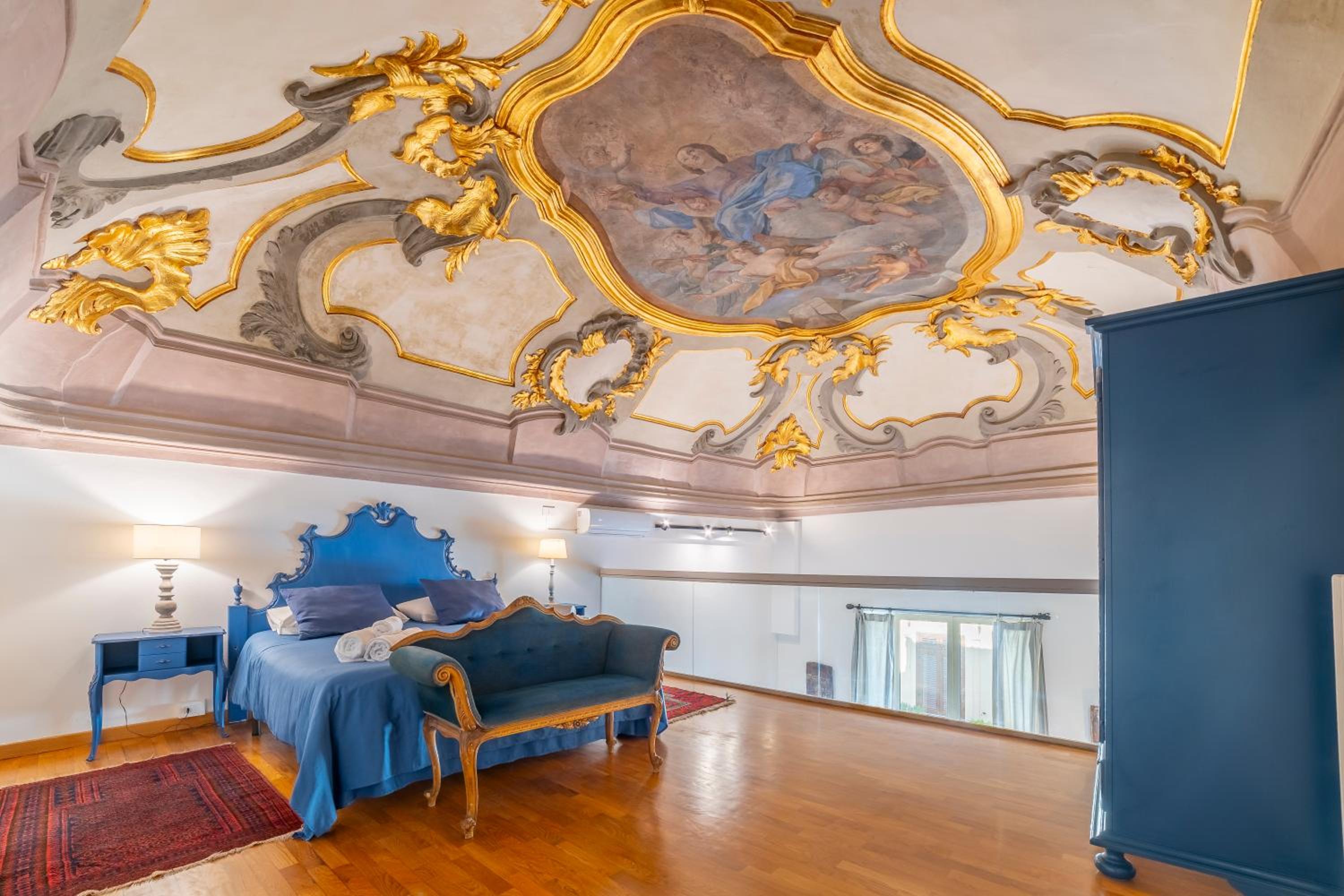 Deluxe Apartment