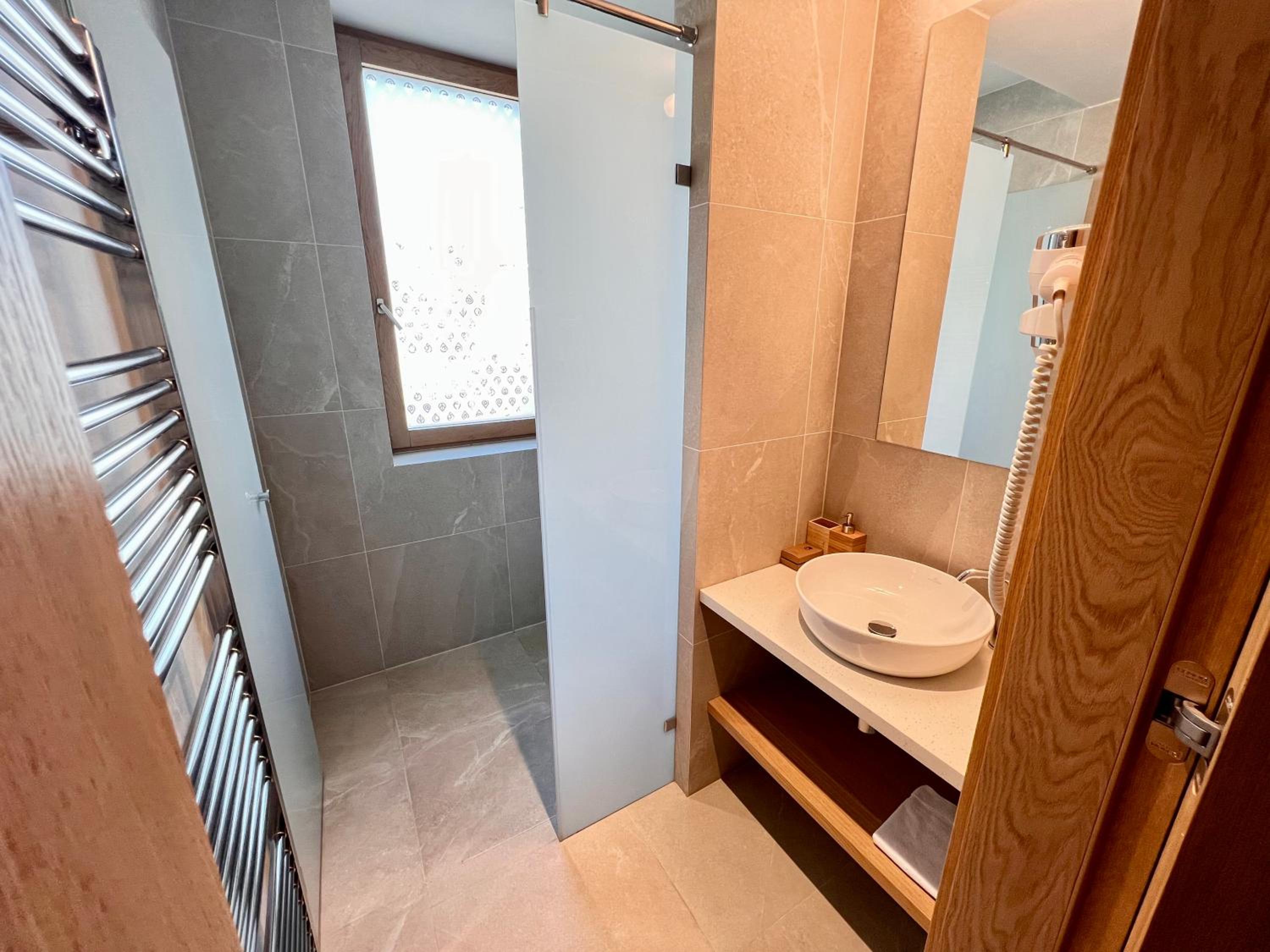 Twin Room with Shared Bathroom photo 2