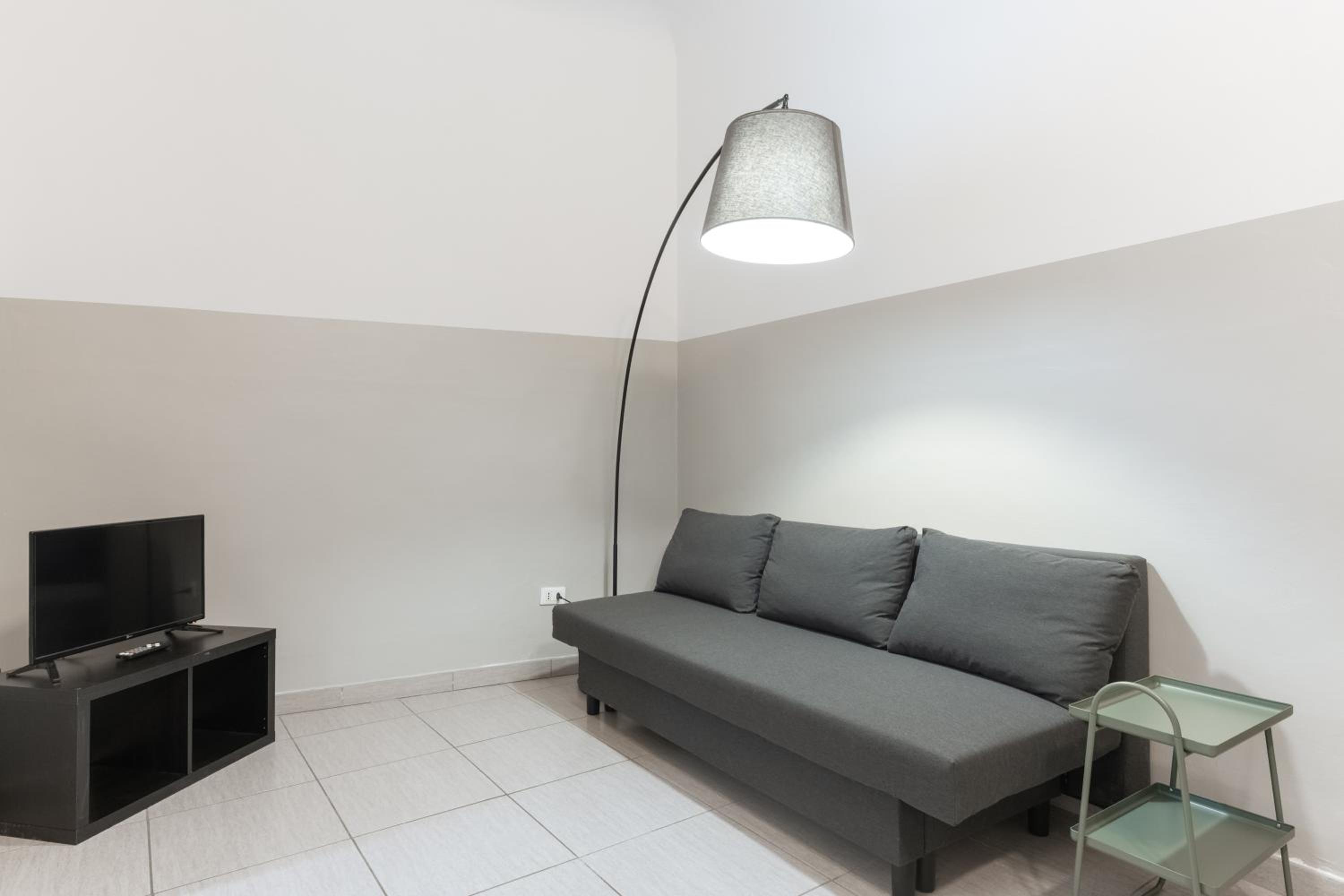 One-Bedroom Apartment photo 1