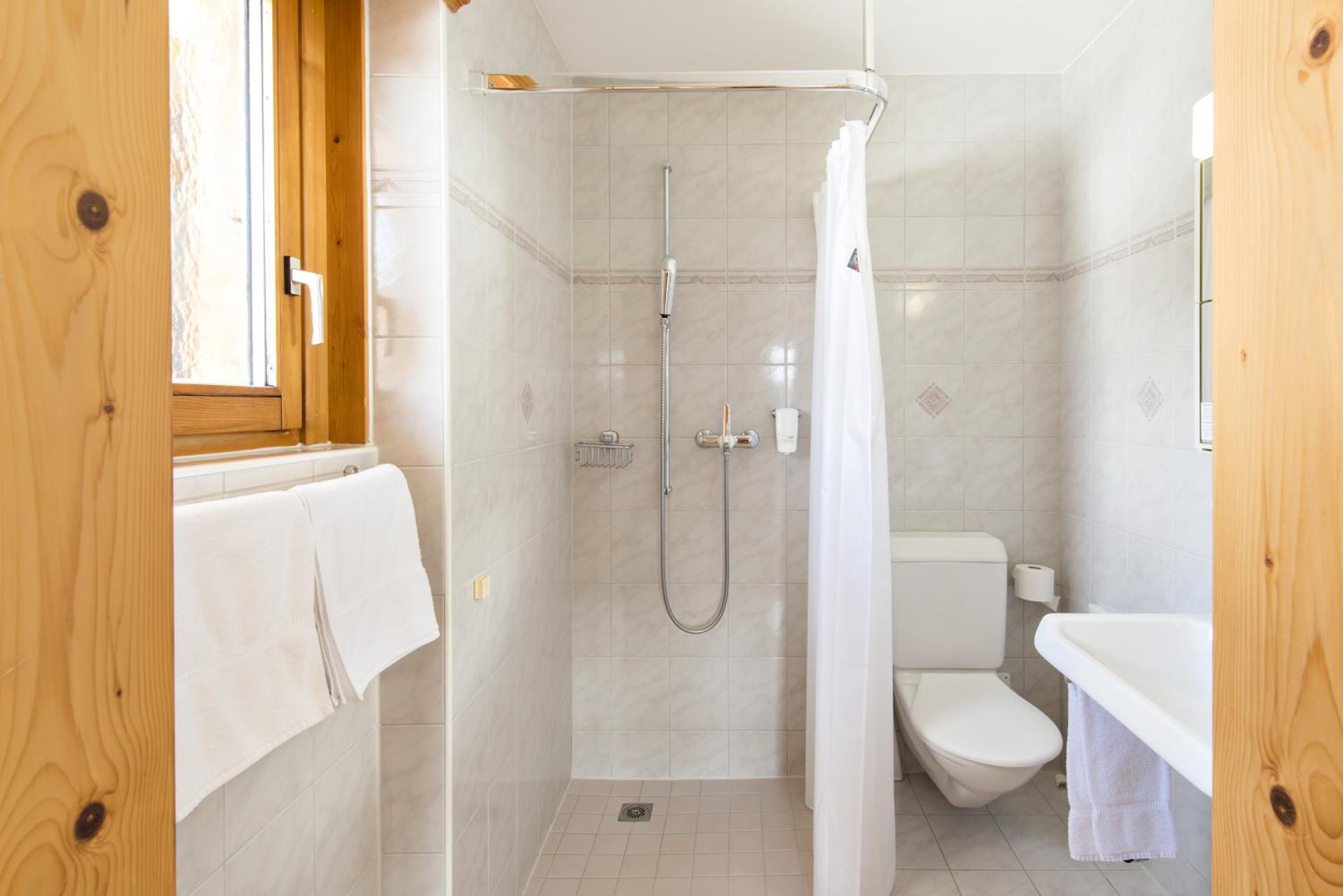 Double Room with Balcony - Photo 14