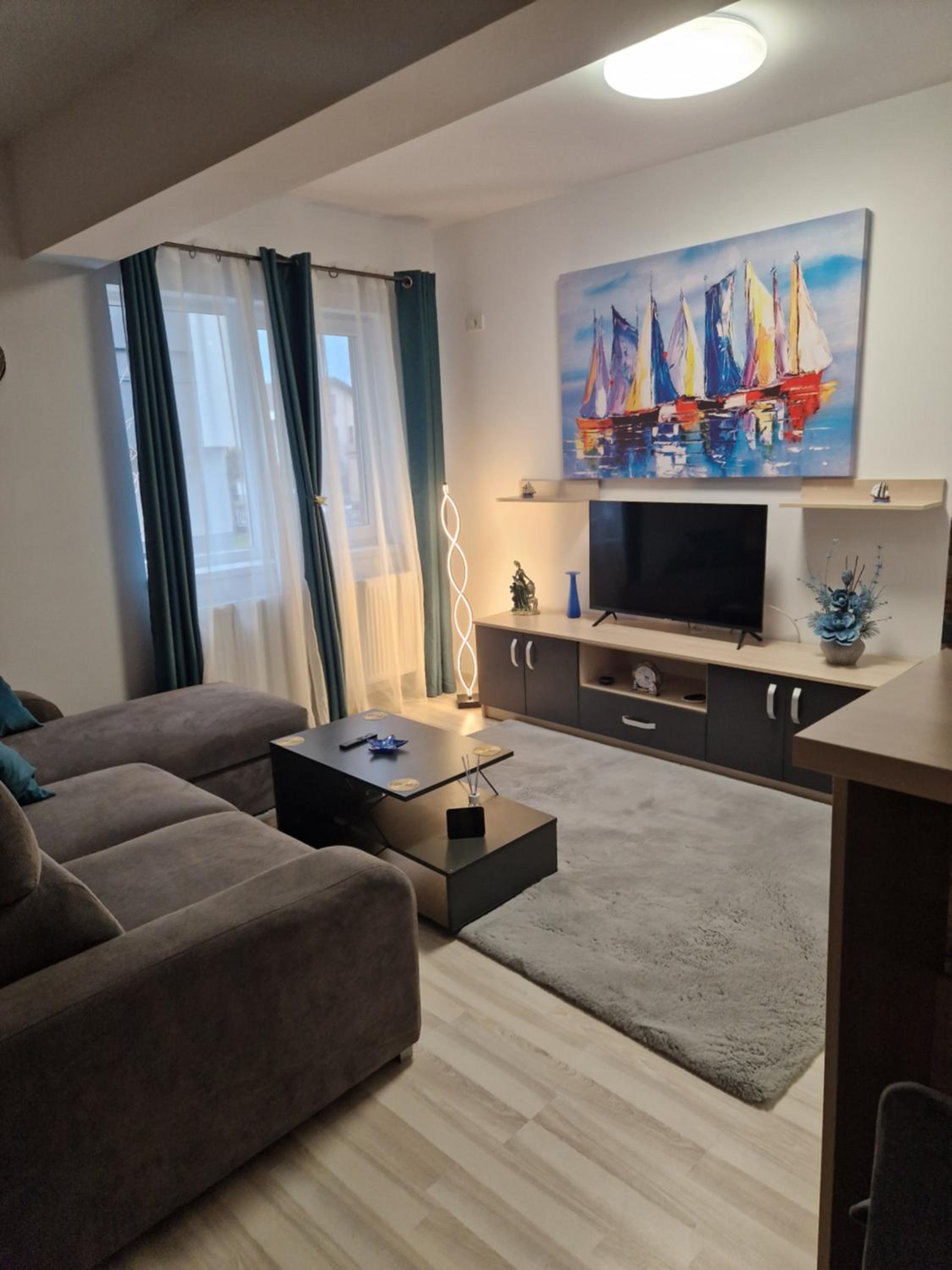 One-Bedroom Apartment photo 1