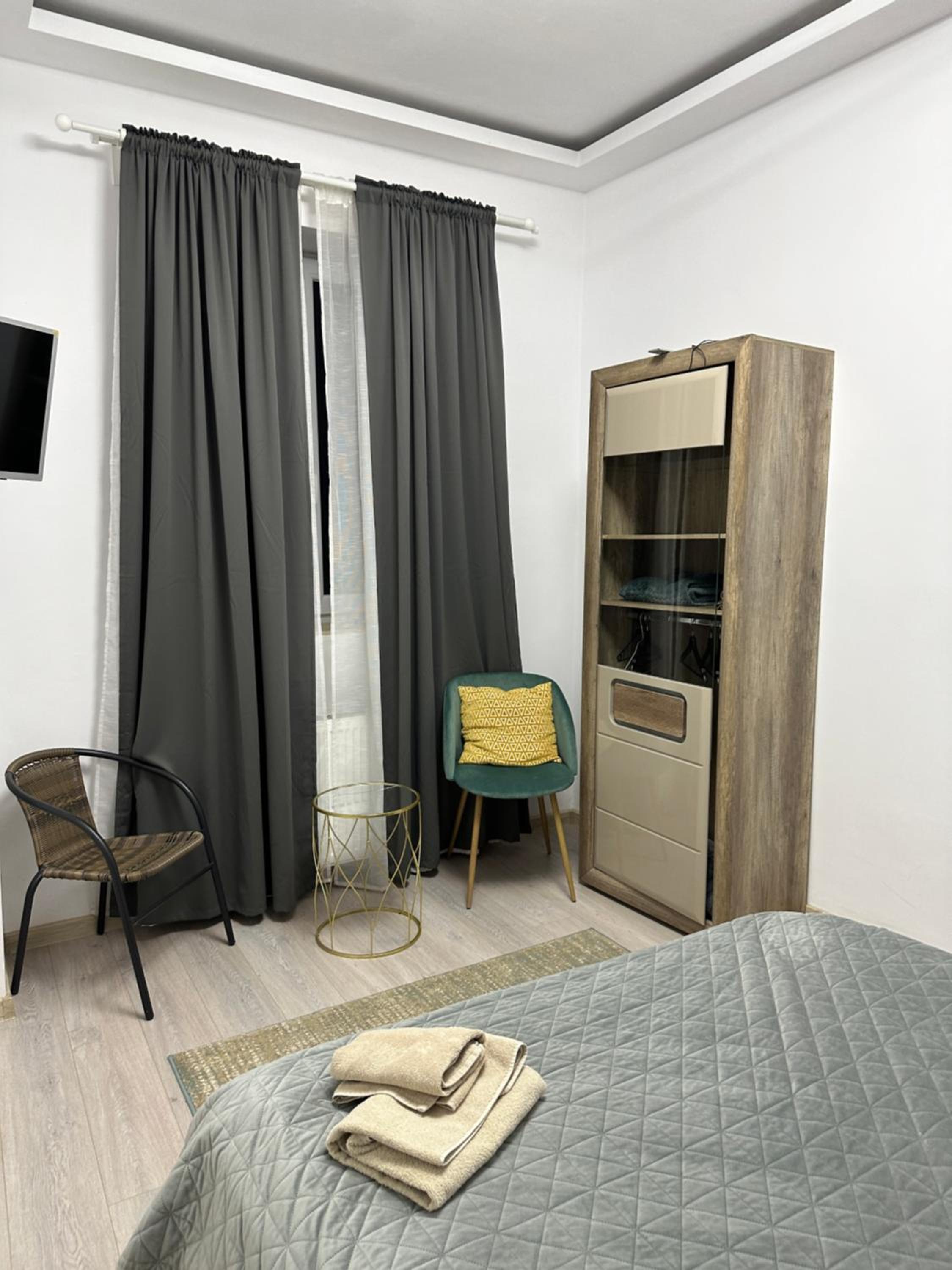 Two-Bedroom Apartment - Photo 24