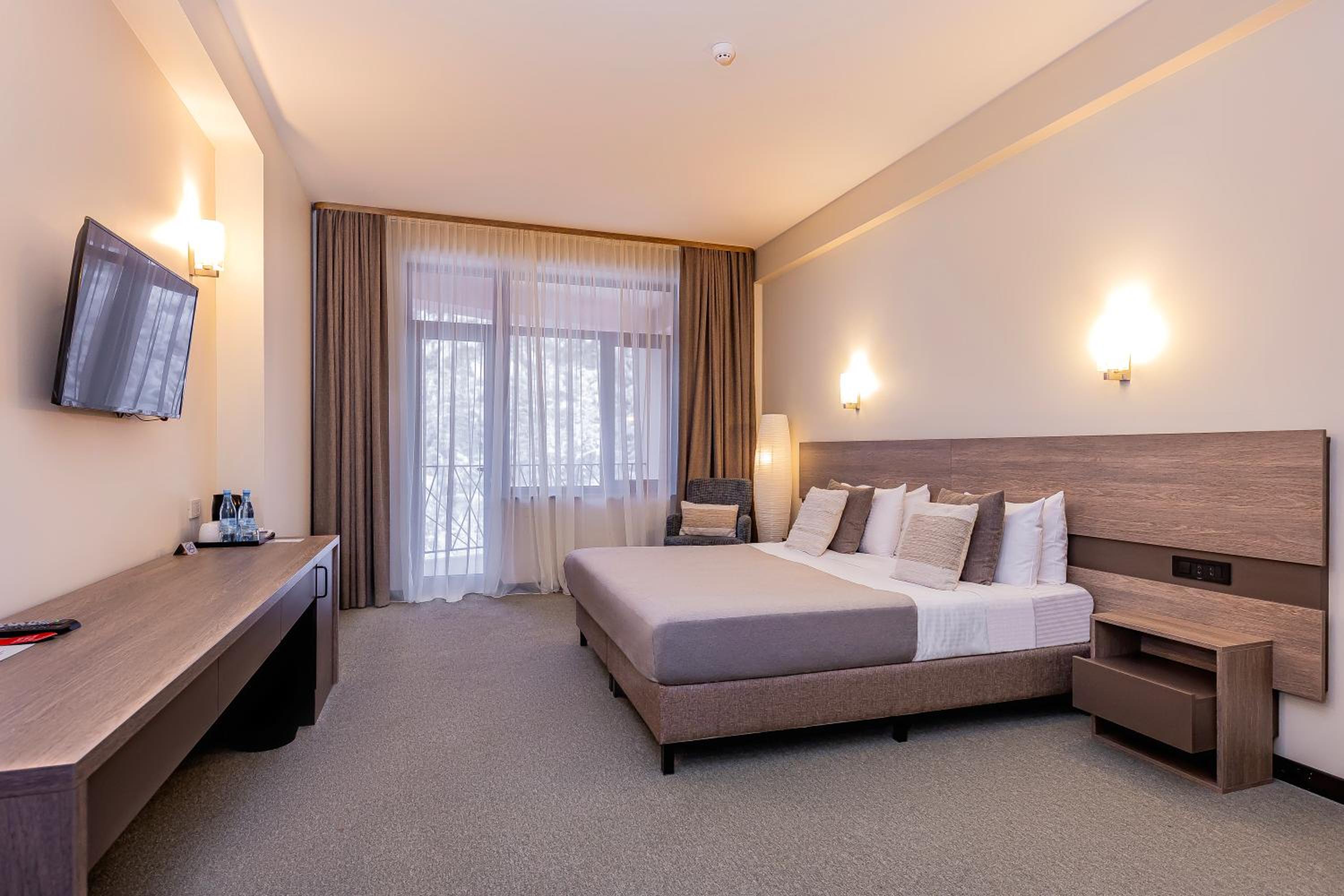 Deluxe Double or Twin Room with Mountain View