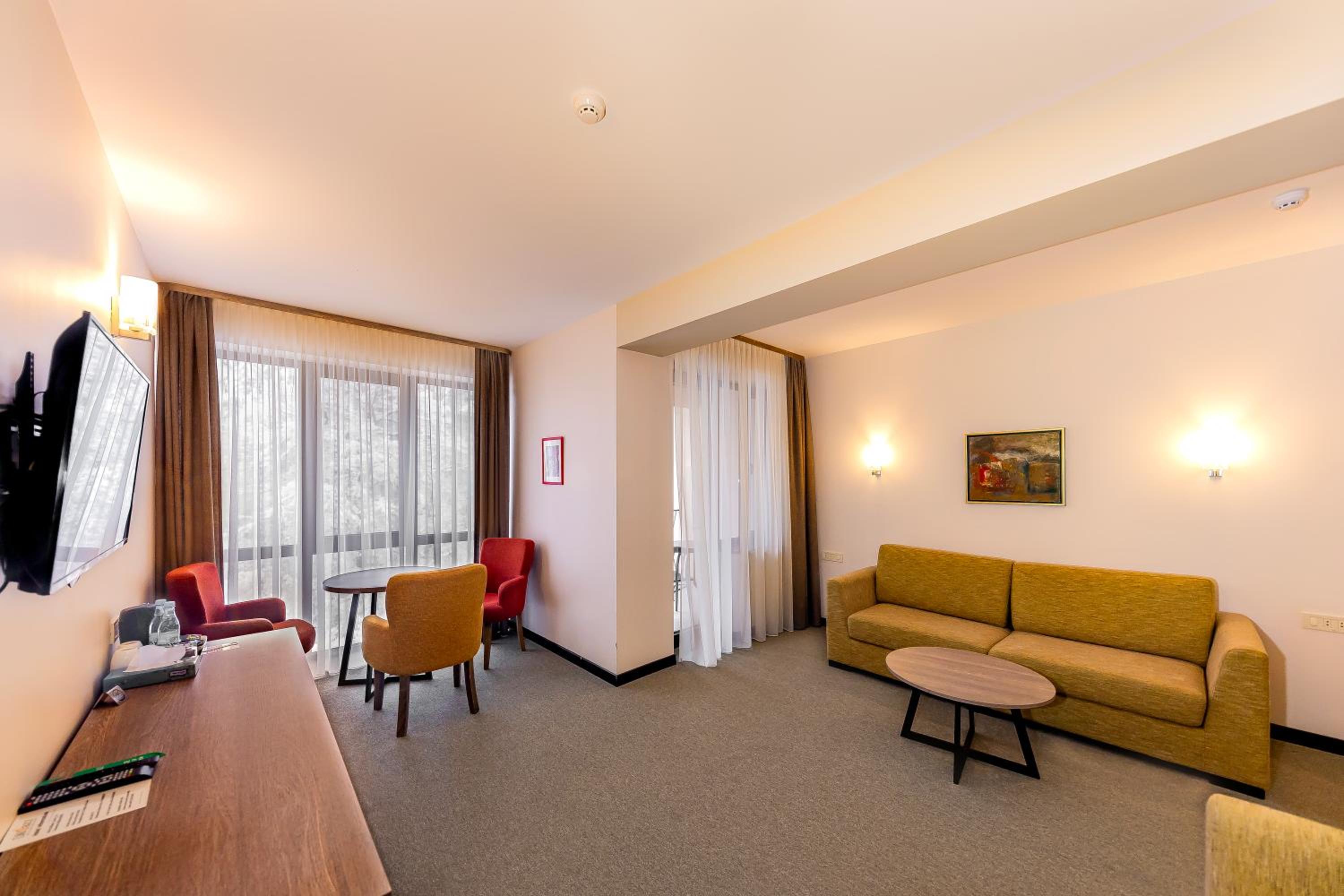 Family Room with Private Bathroom photo 2