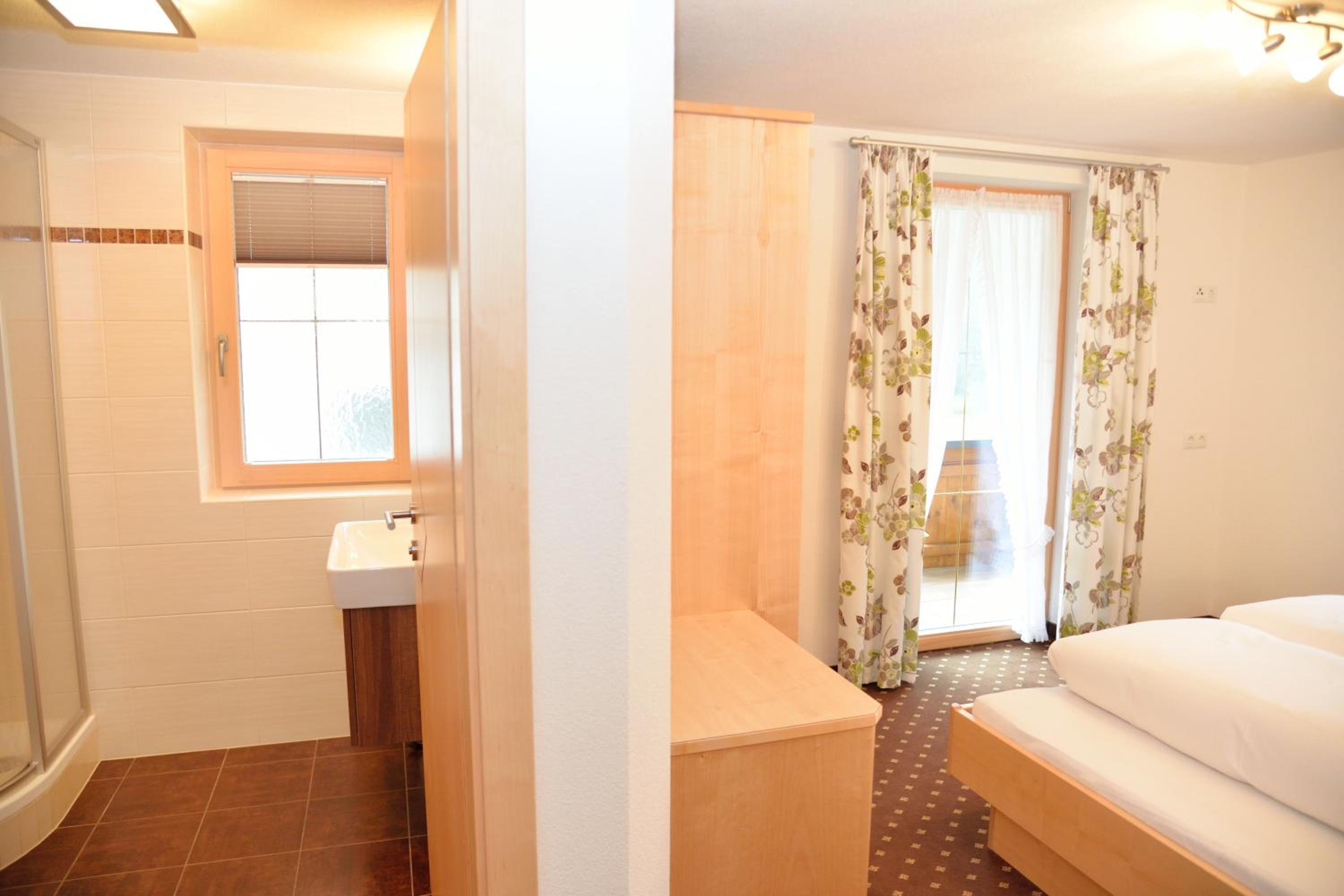 Comfort Apartment with Balcony photo 3