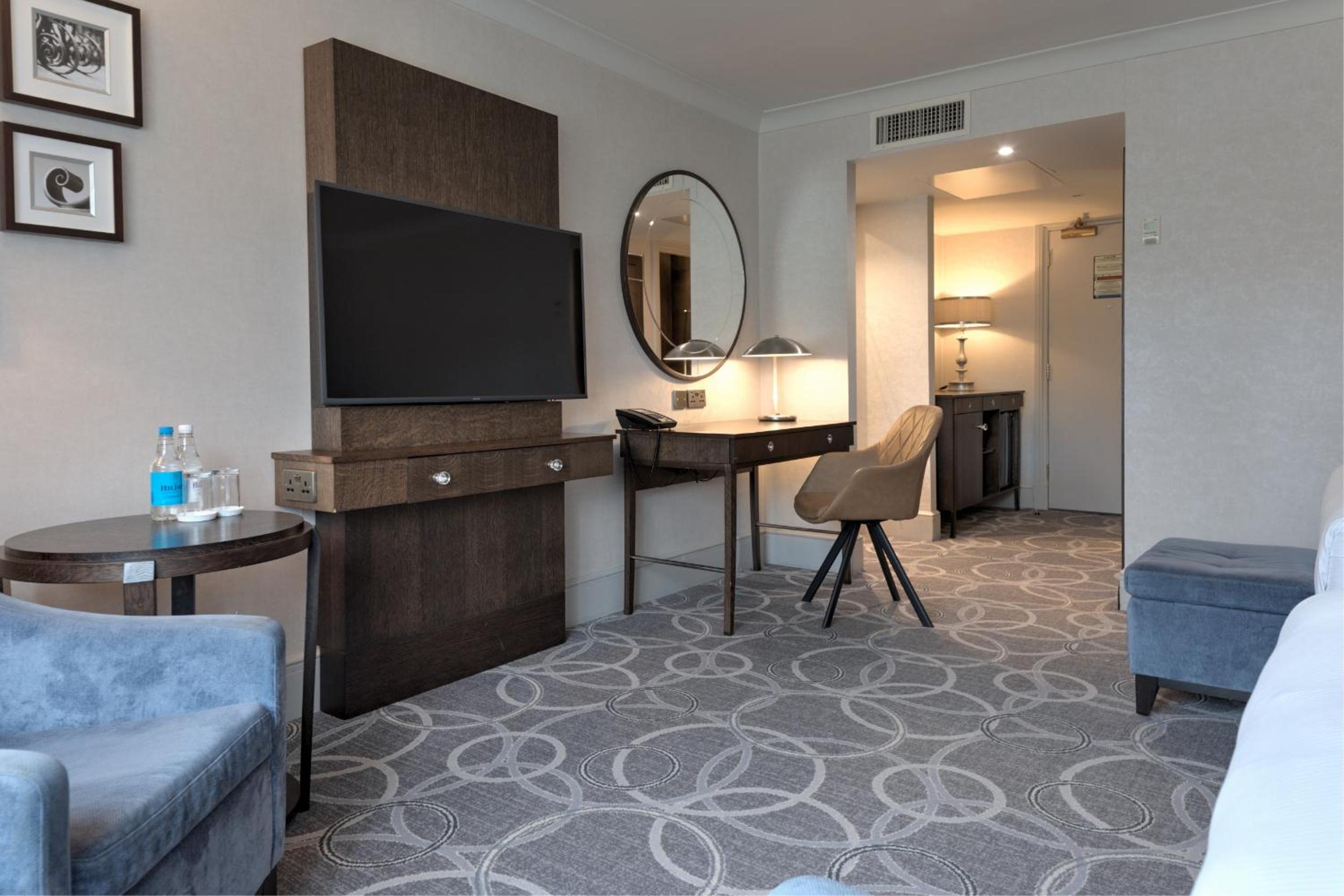 Deluxe Queen Room with Two Queen Beds - Photo 3