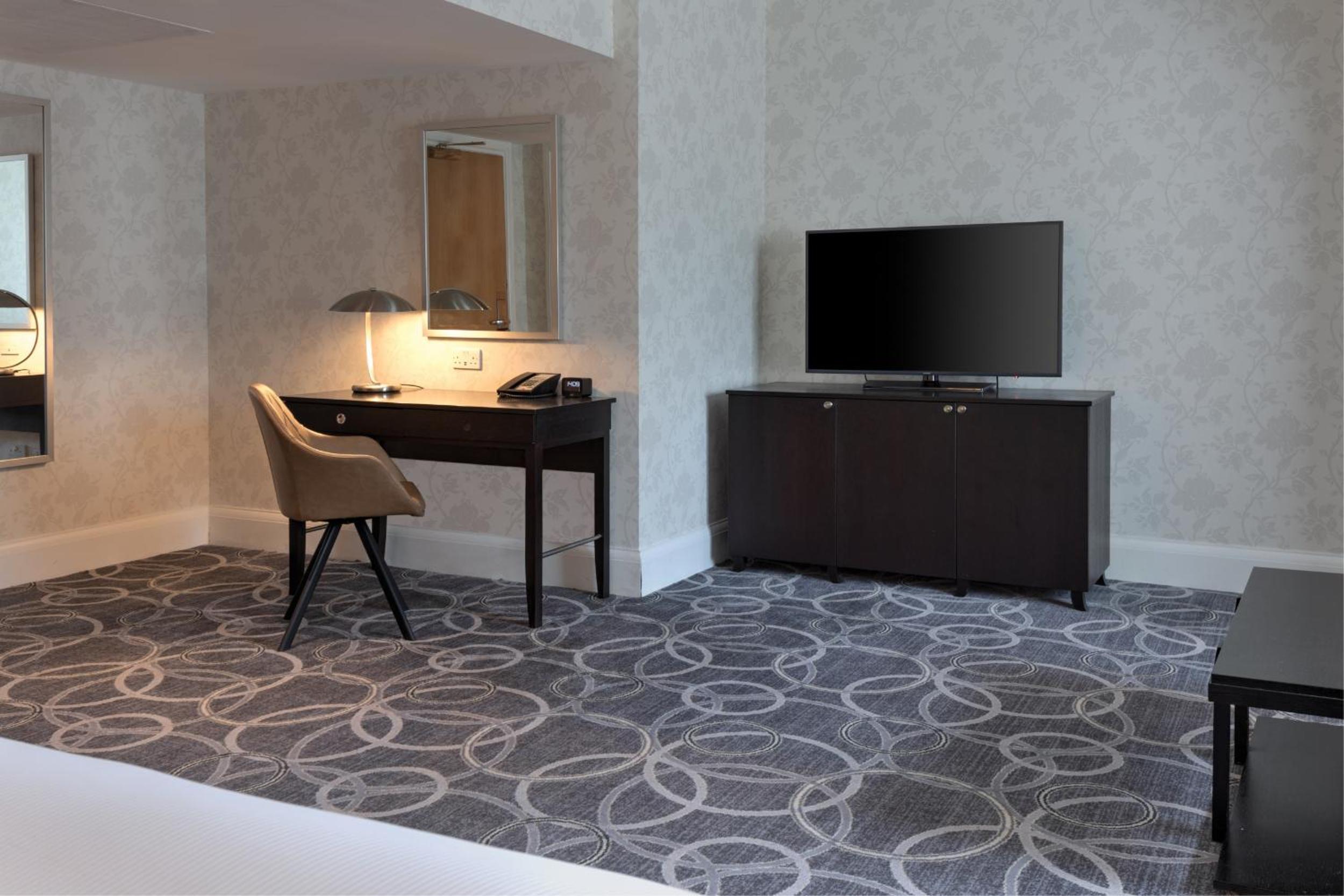 Deluxe King Room - Photo 4