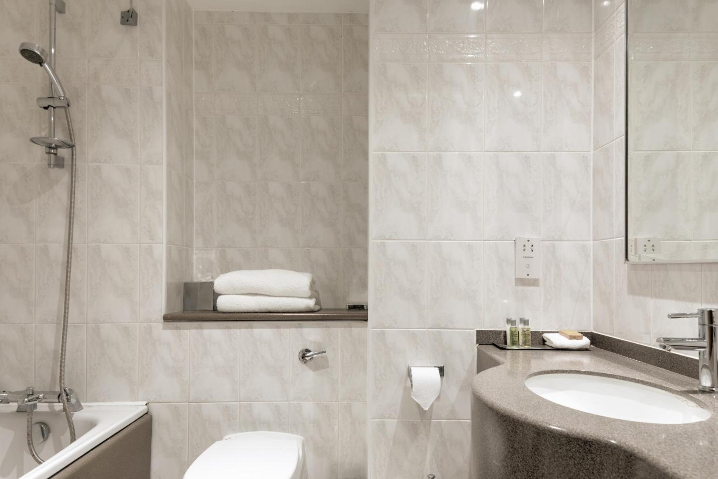 Deluxe King Room - Photo 2