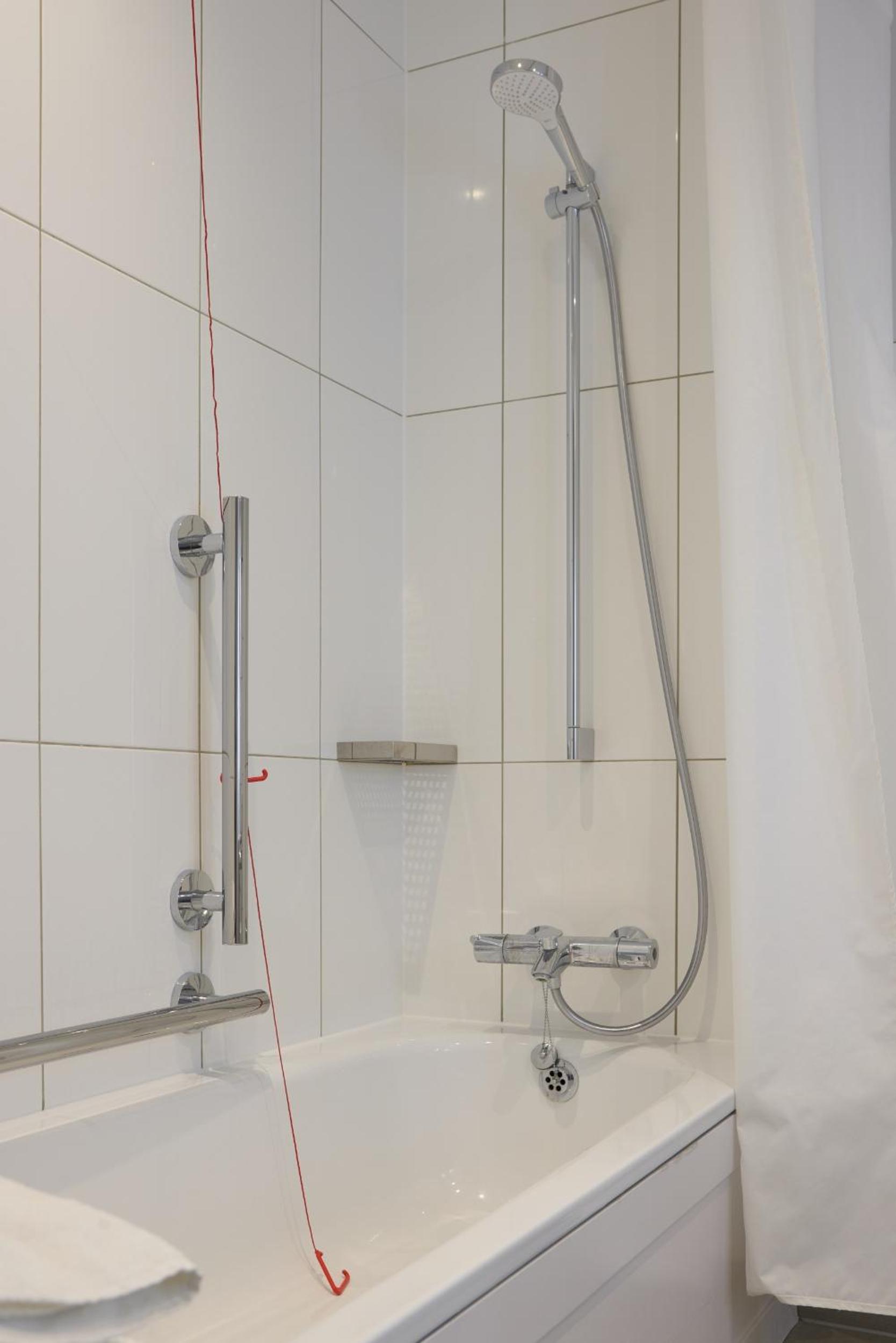 Queen Room - Accessible - Photo 5