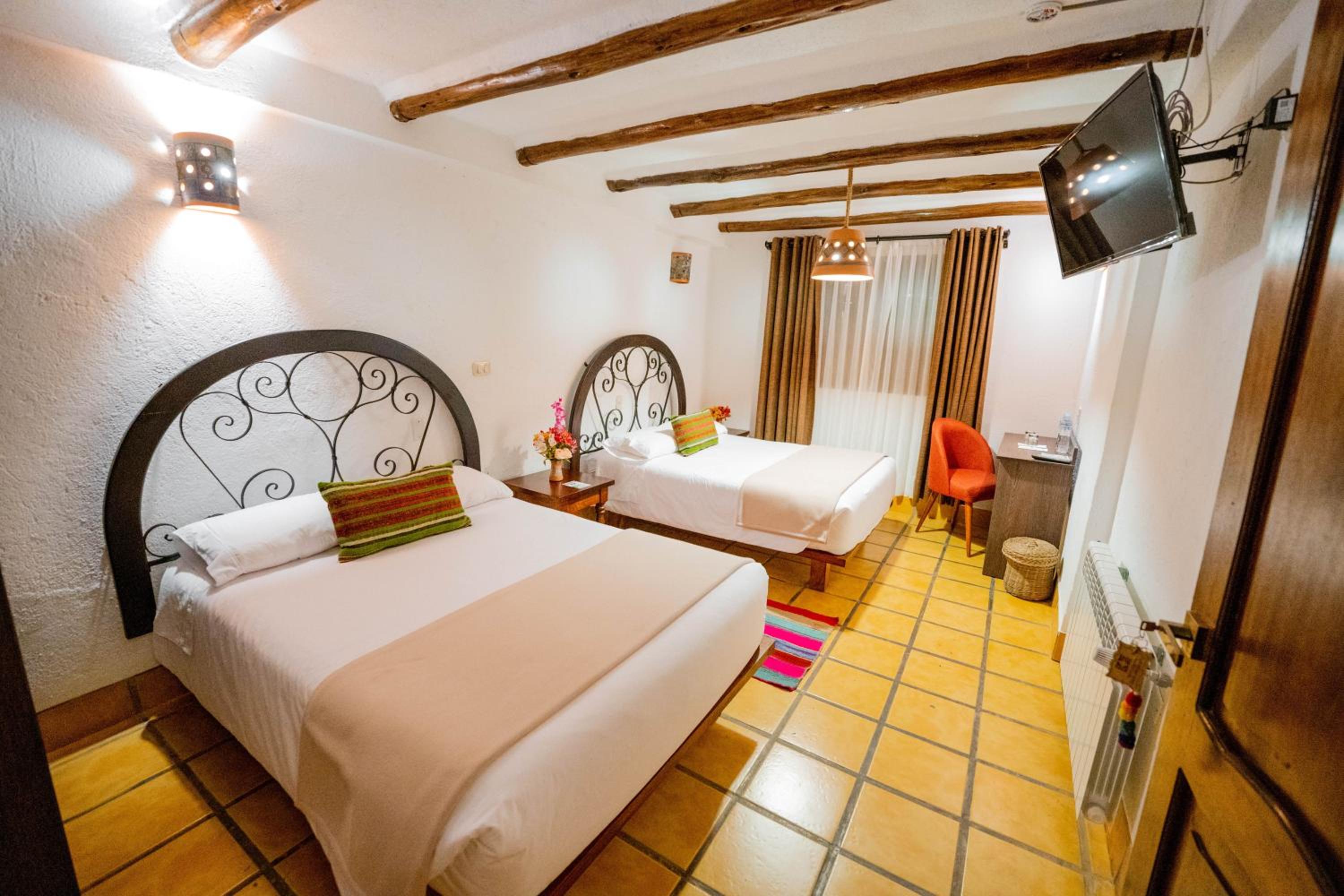 Superior Queen Room with Two Queen Beds photo 2