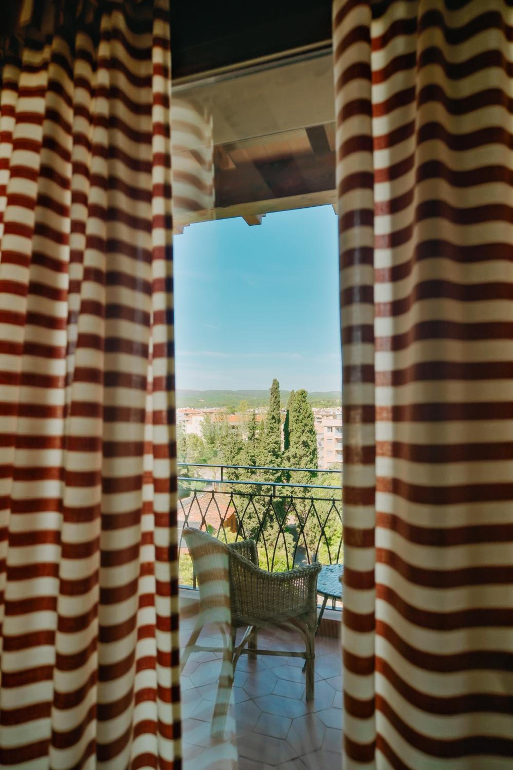 Habitación Doble Clásica con Vista al Parque (2 + 1 Adulto)
