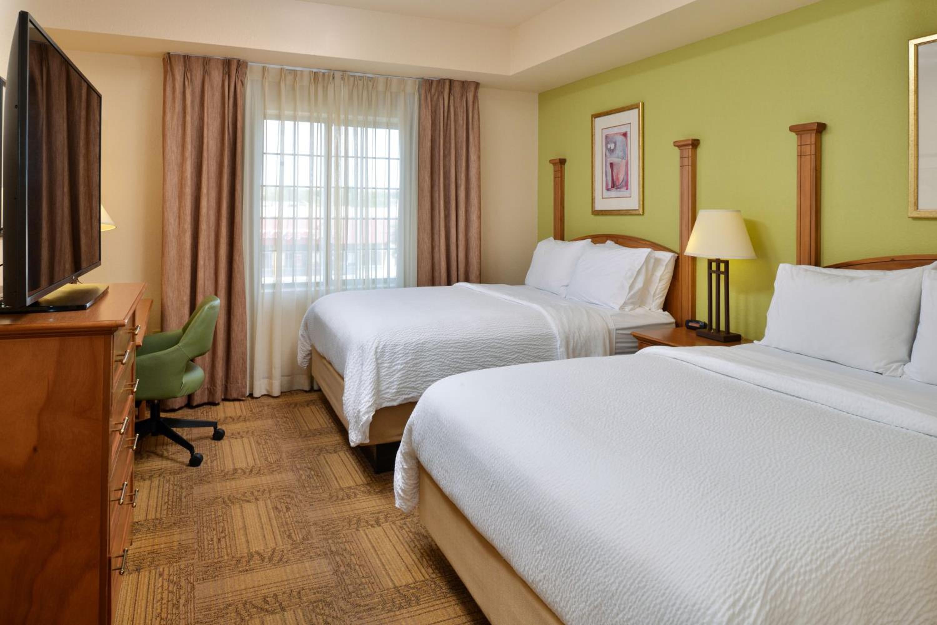 Two-Bedroom Suite - Photo 15