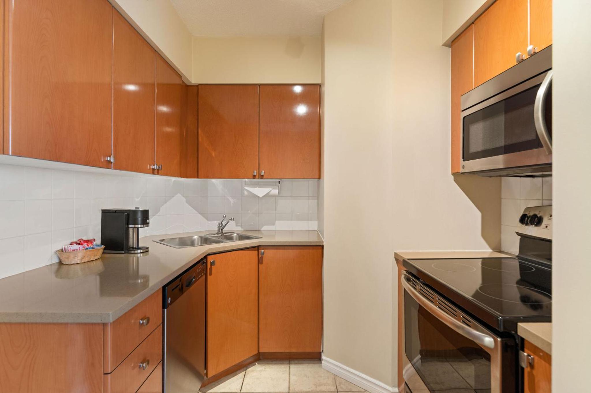 One-Bedroom Suite - Photo 11