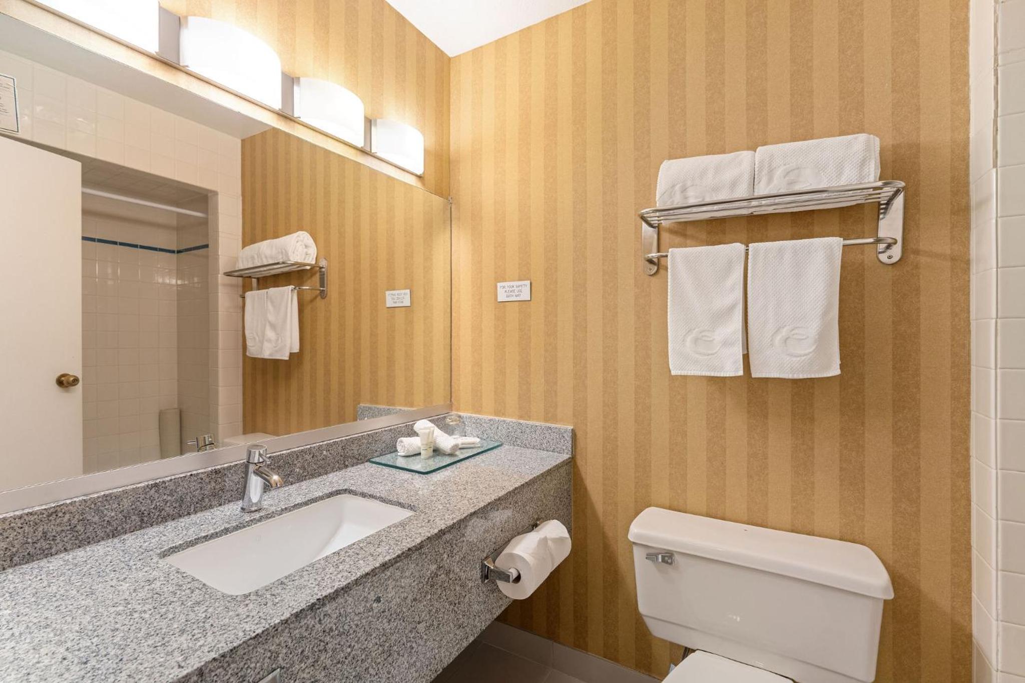 Courtyard Queen Room - Photo 4