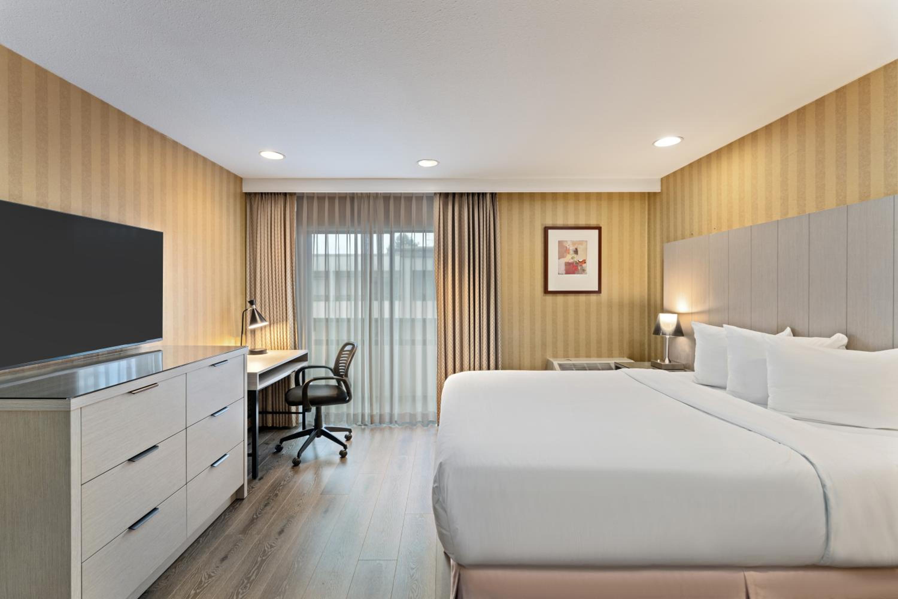 Courtyard Queen Room - Photo 1