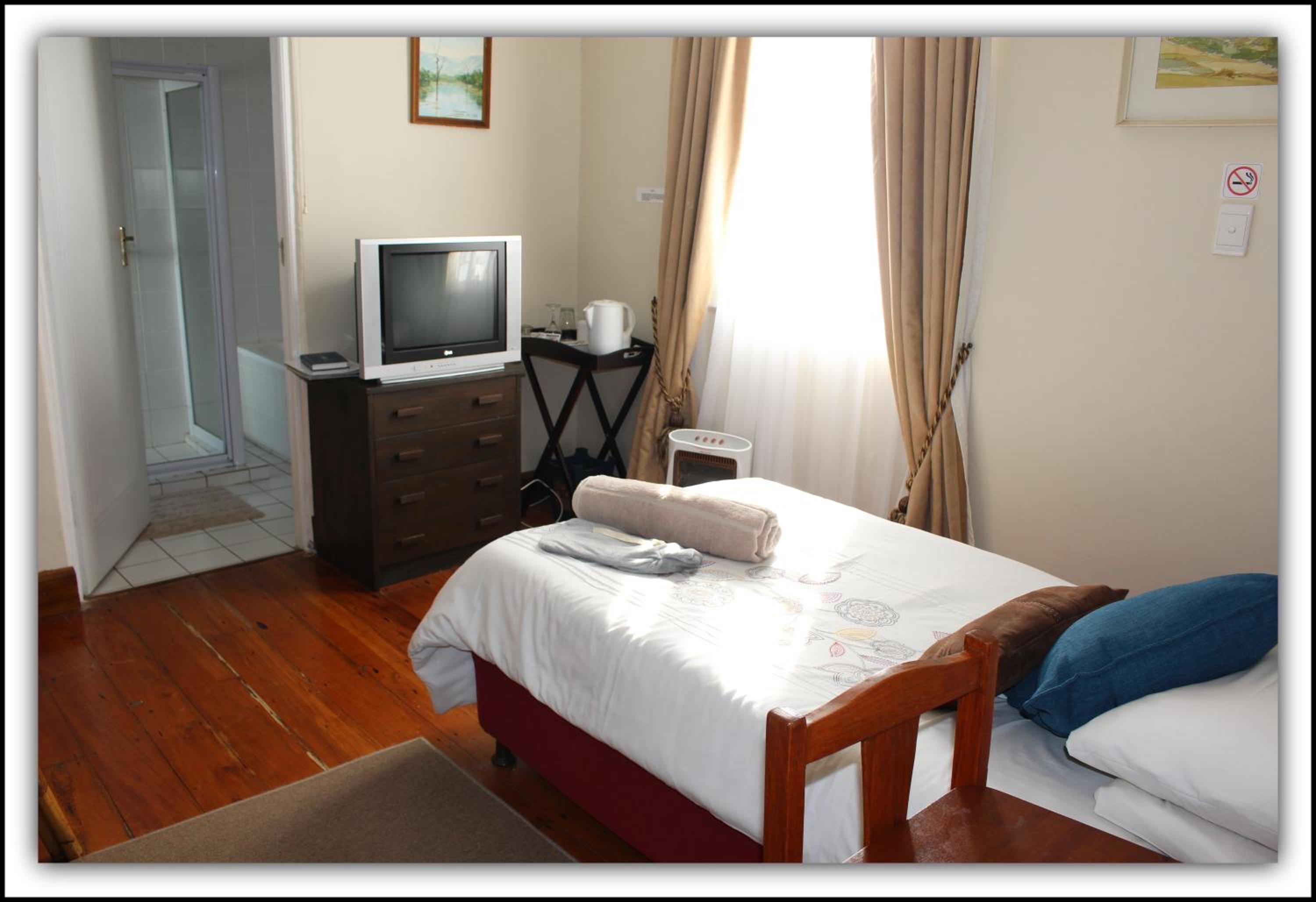 Single Room photo 2