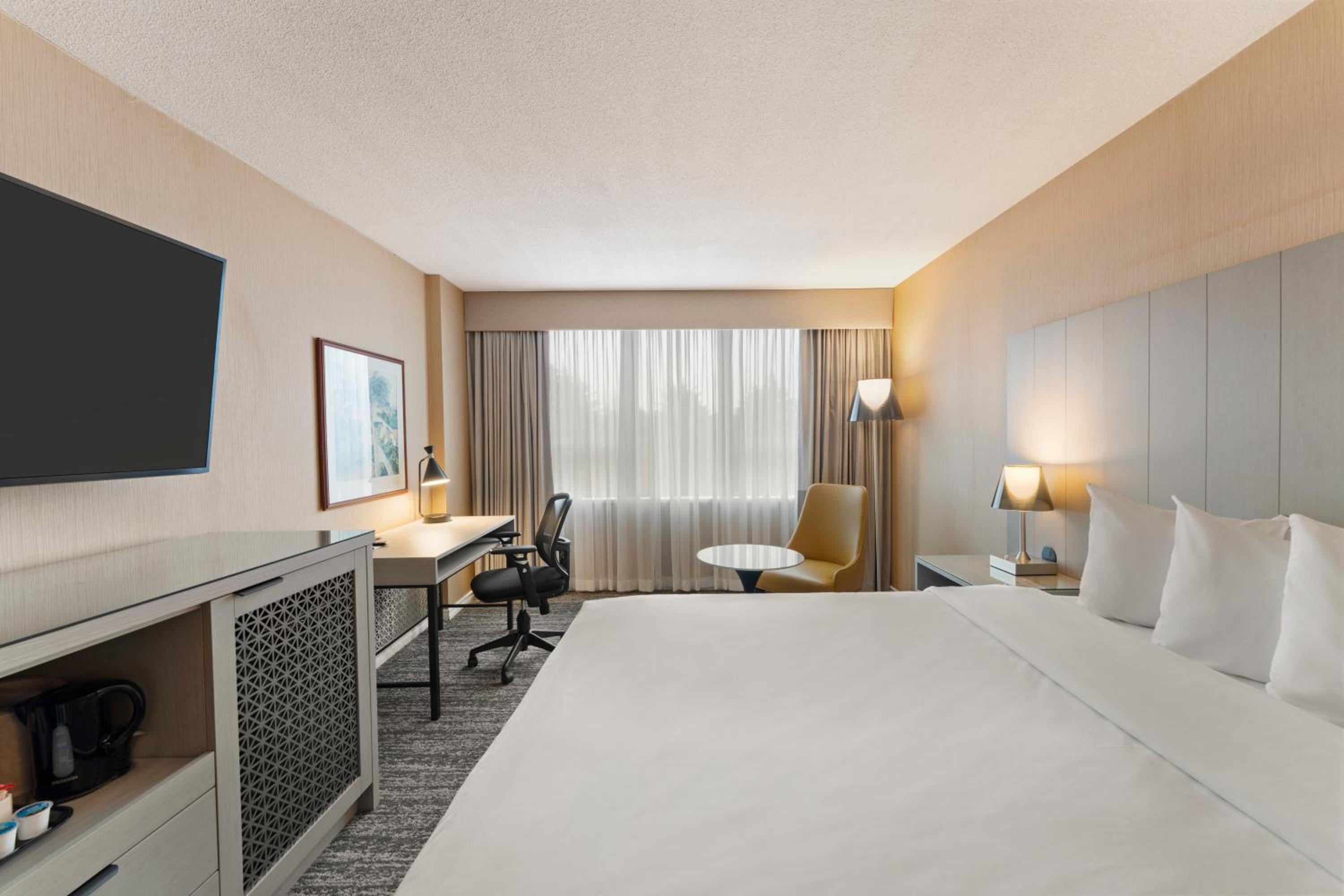 Deluxe Queen Room - Photo 5