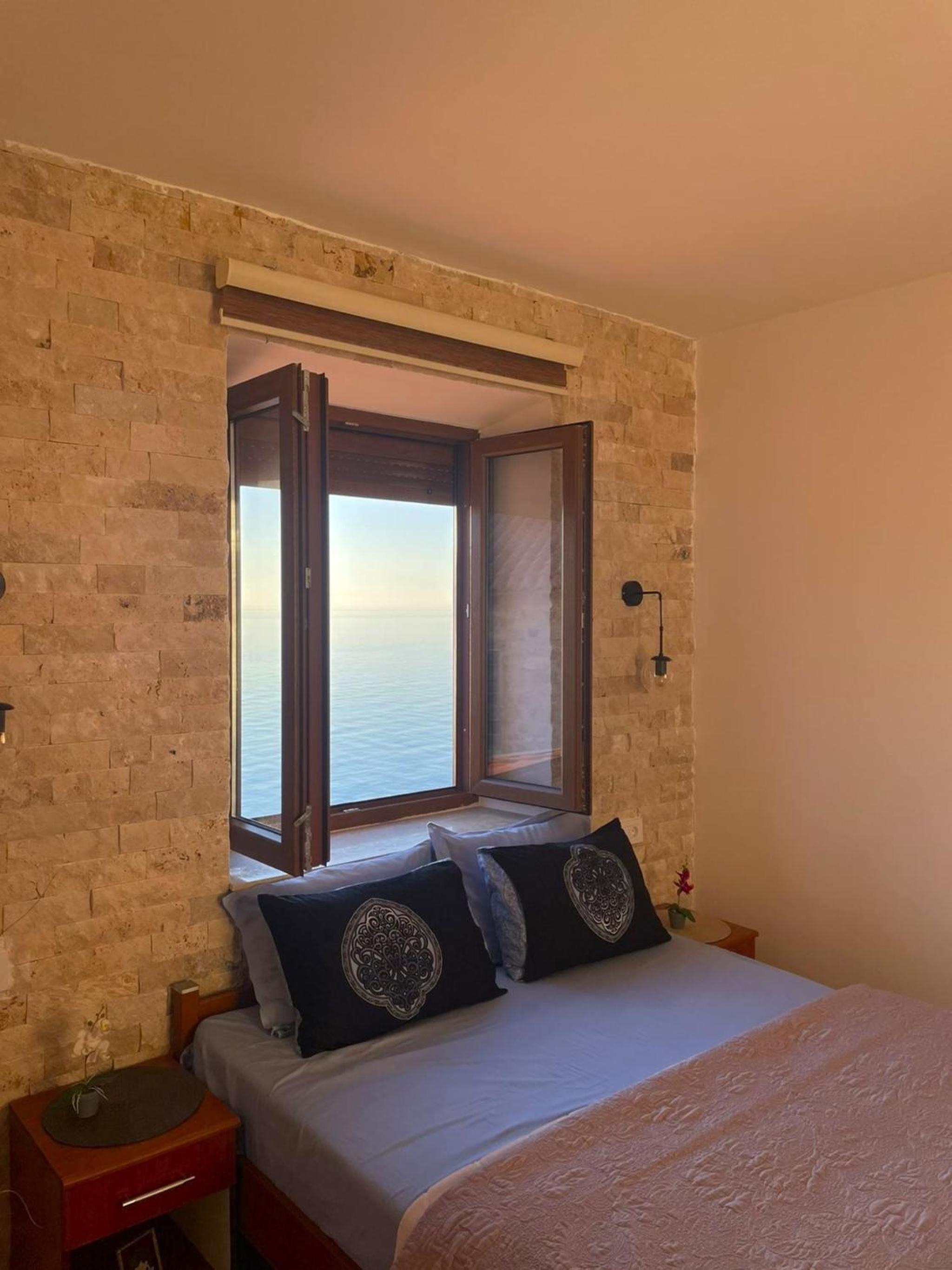 One-Bedroom Apartment with Sea View