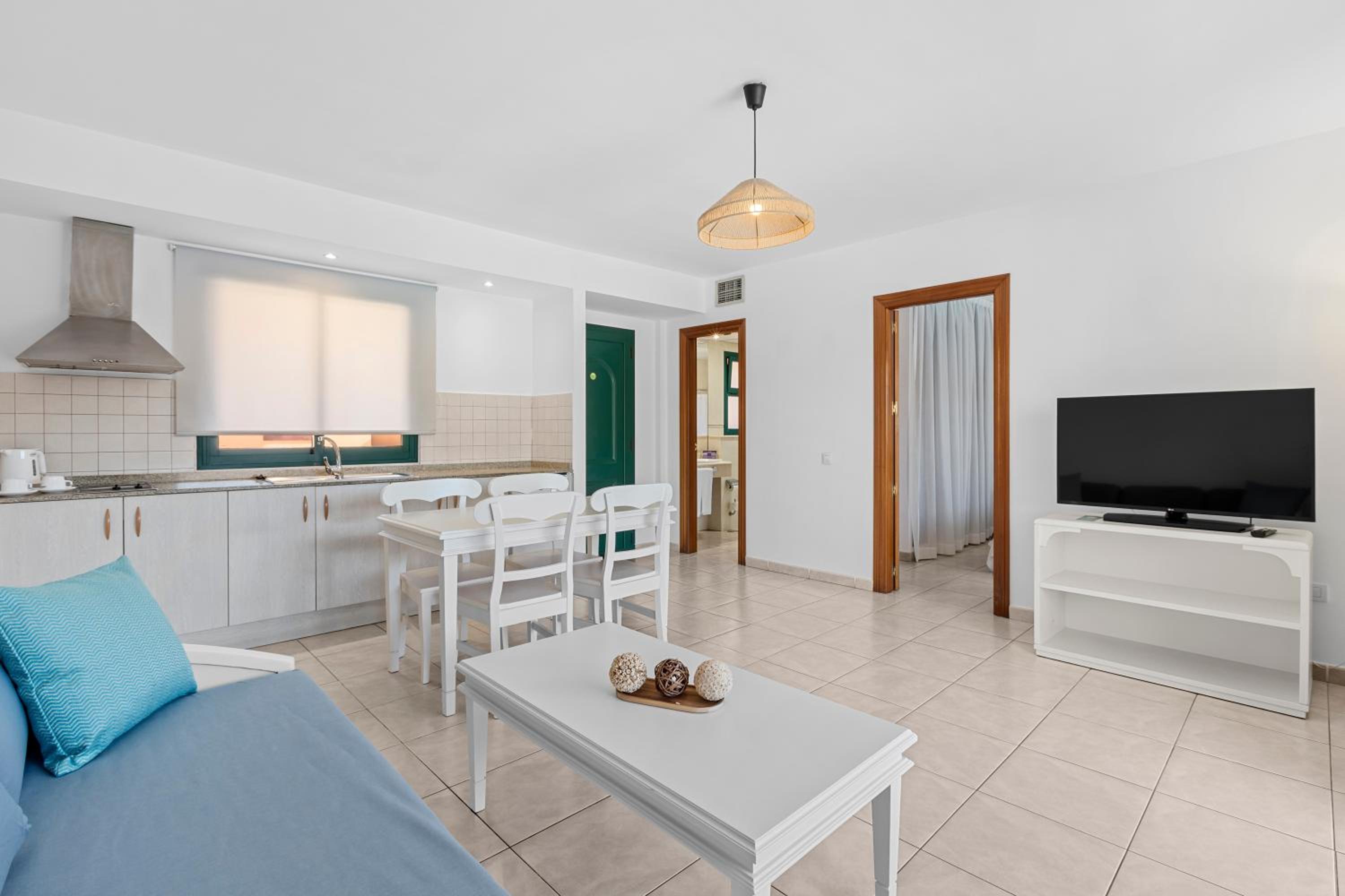 Apartamento con Vista a la Piscina 3 Adultos + 1 Niño