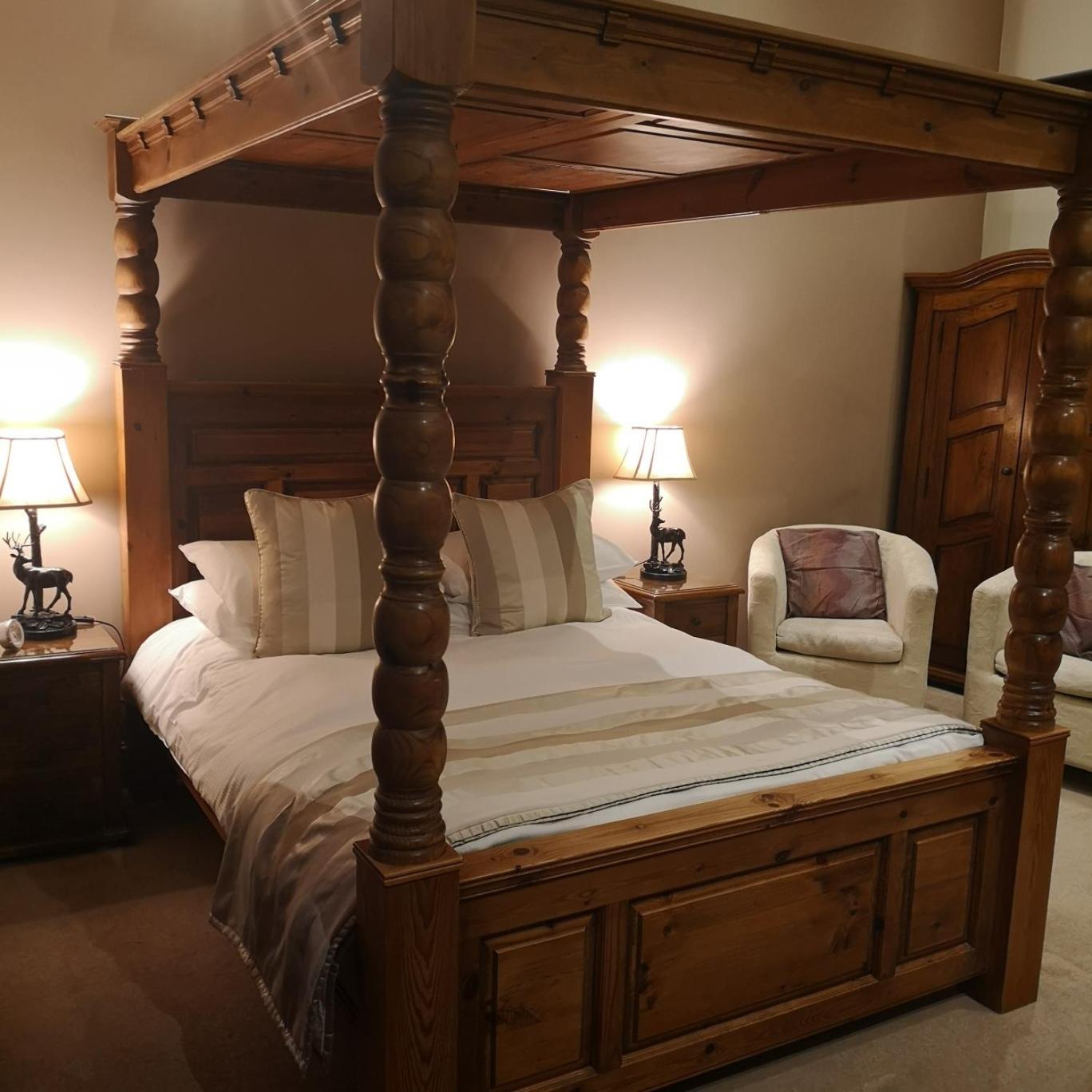 Double Room with Four Poster Bed - Ground Floor