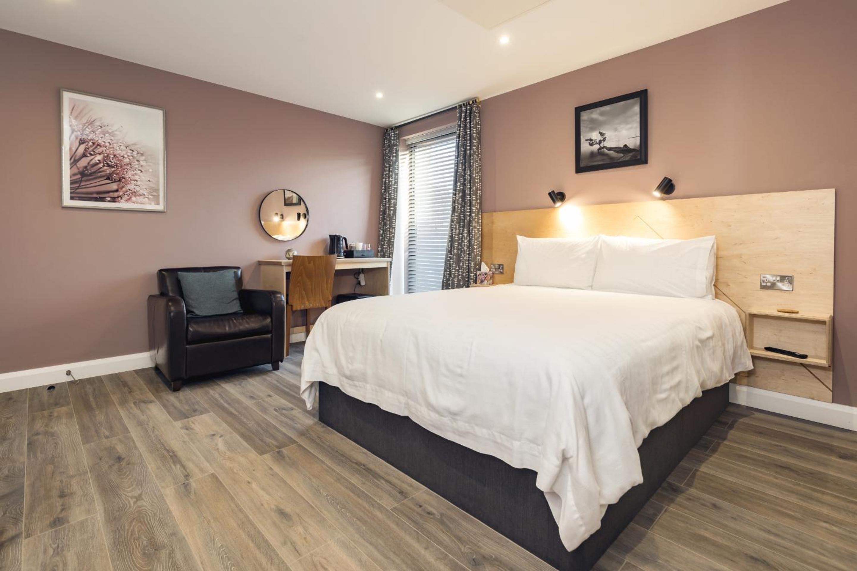 Deluxe King Room photo 2
