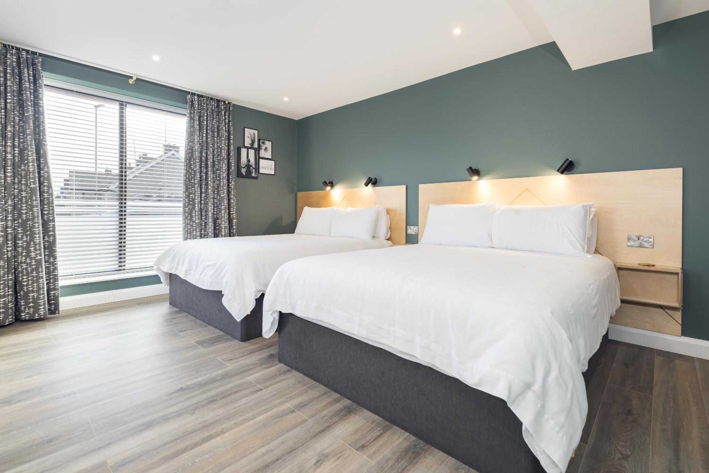 King Room with Two King Beds photo 1