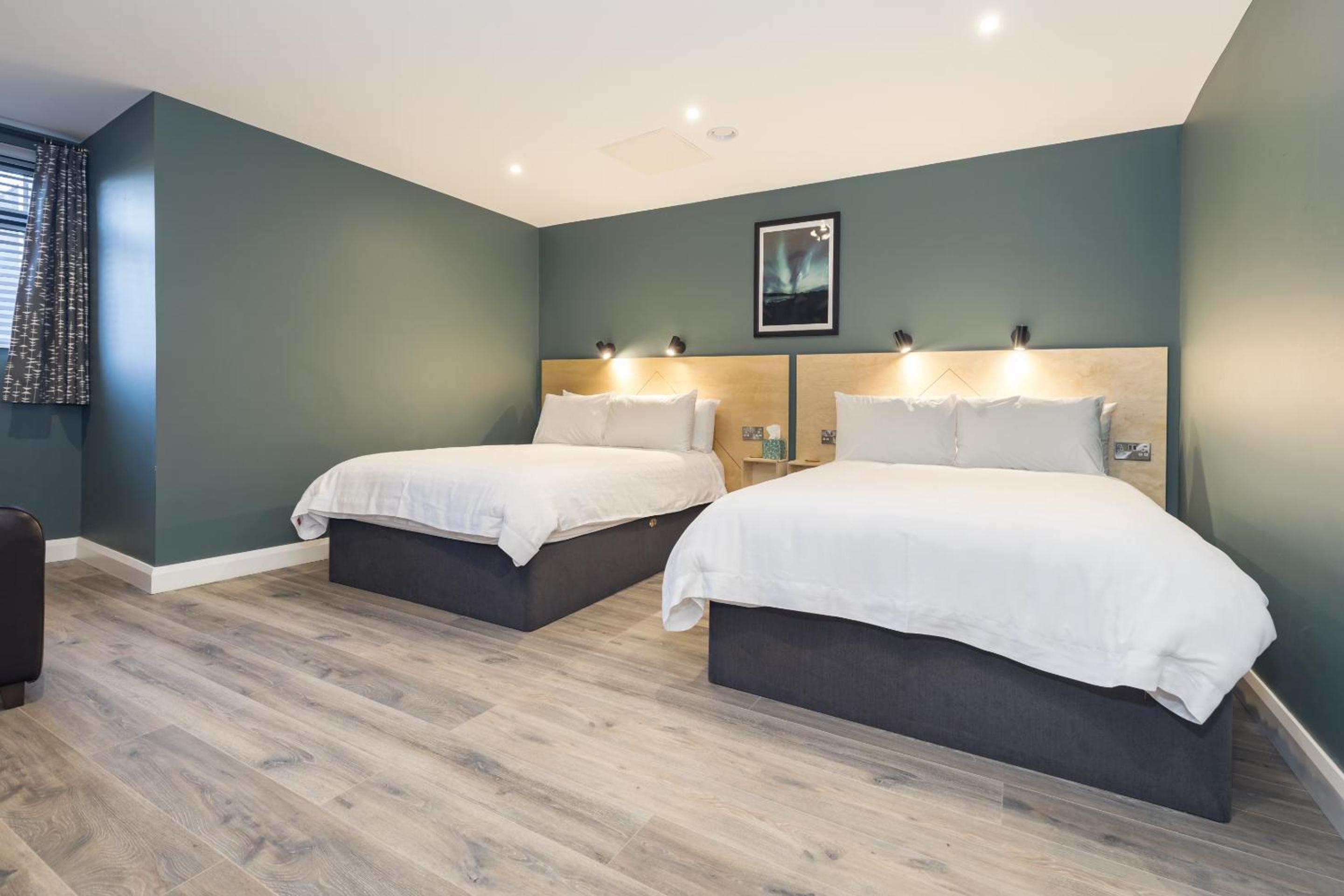 Quadruple Room - Disability Access photo 2